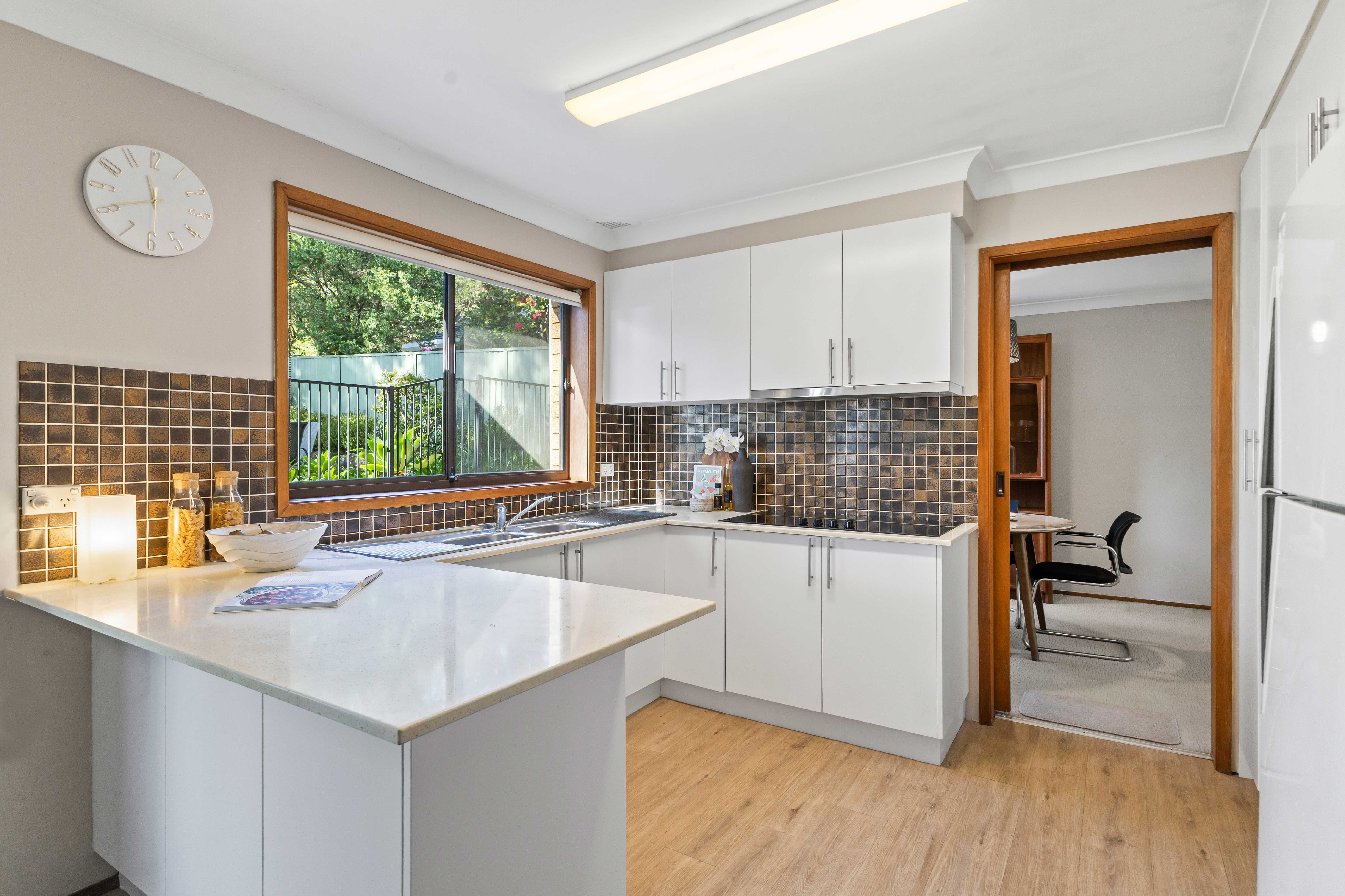 1 Lutanda Close — photo 3 of 8