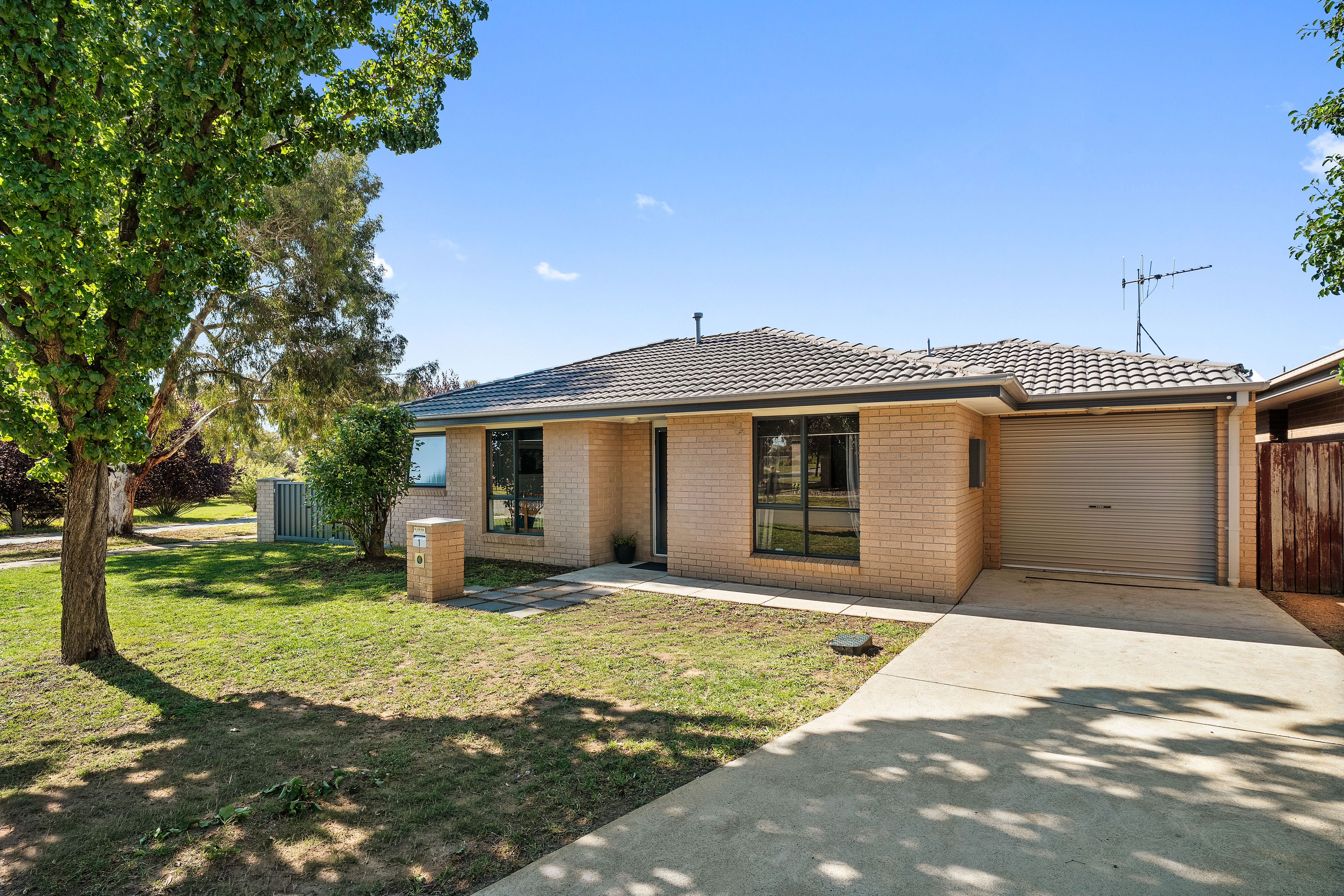 1 Jeff Snell Crescent, Dunlop ACT 2615