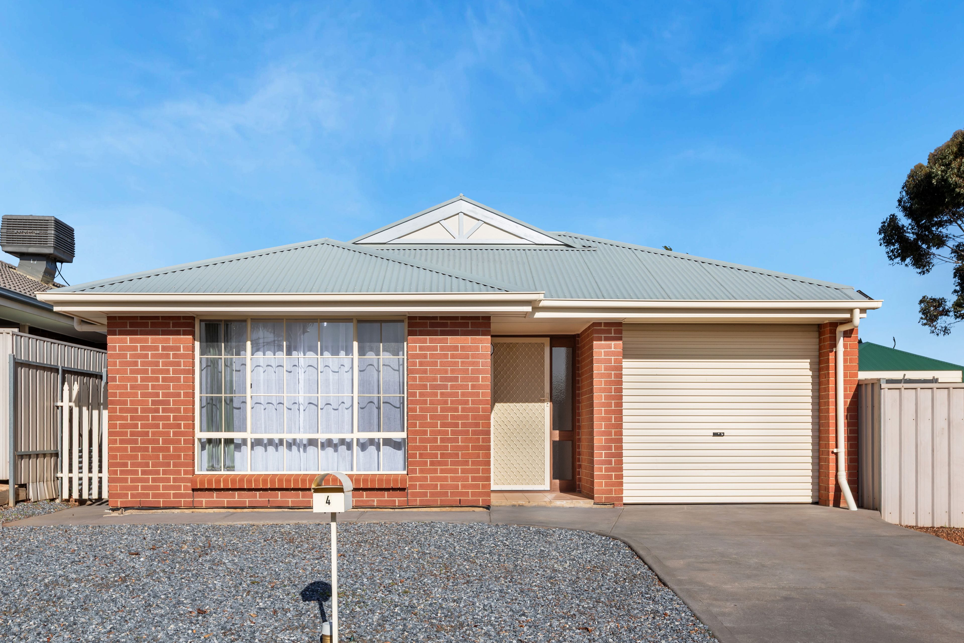 4 Spaxton Crescent, Craigmore, SA 5114
