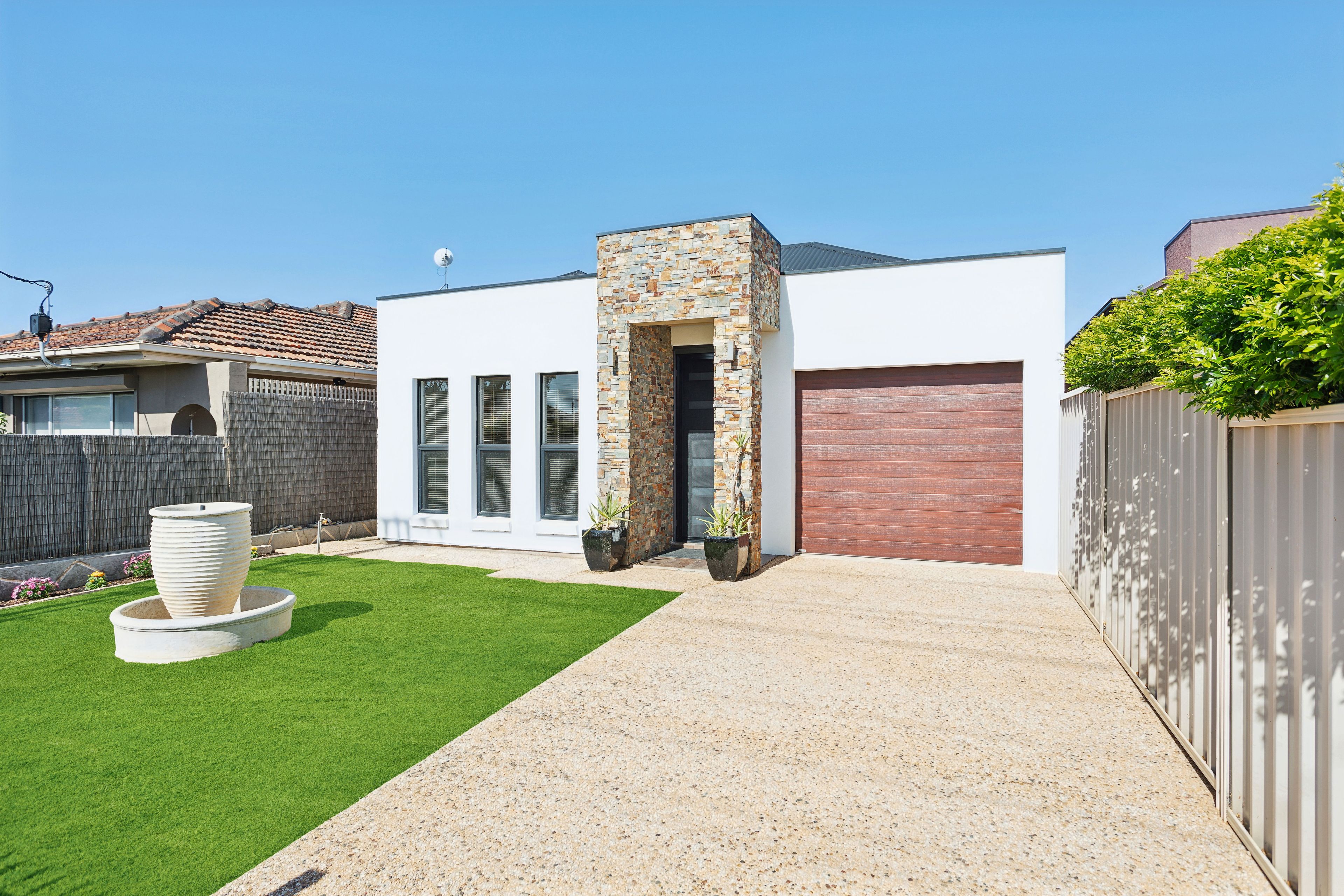 15 Poole Avenue, Woodville South, SA 5011