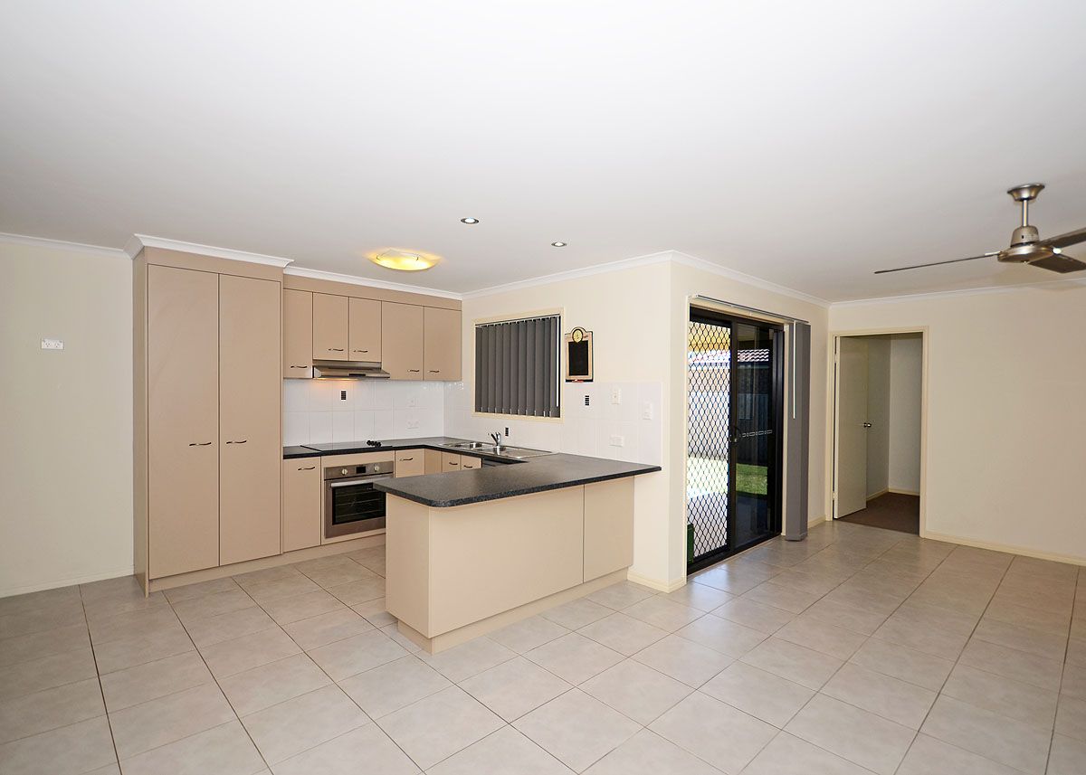 8 Zircon Street — photo 3 of 21