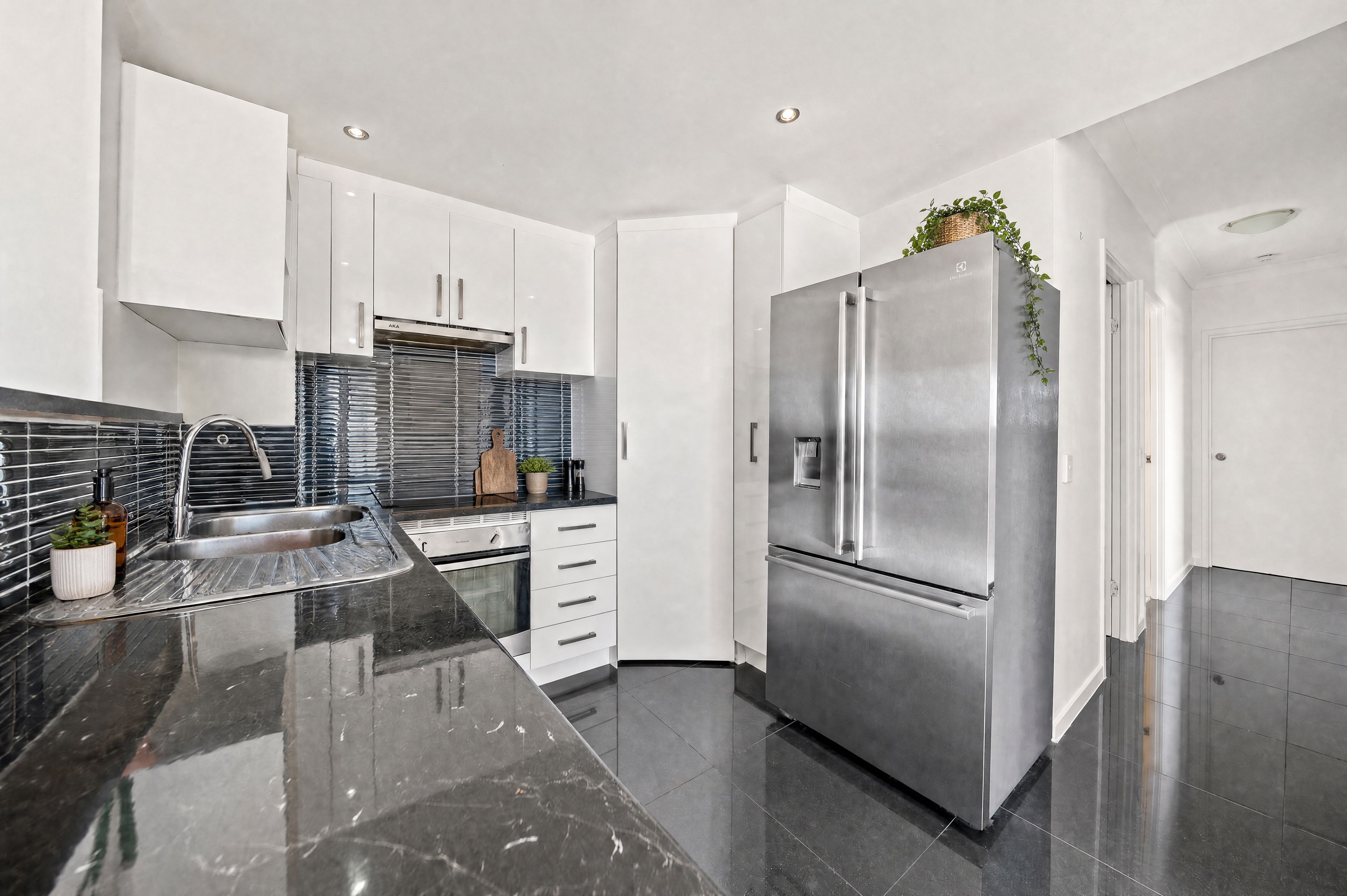 19/12 Whiting Street — photo 6 of 18