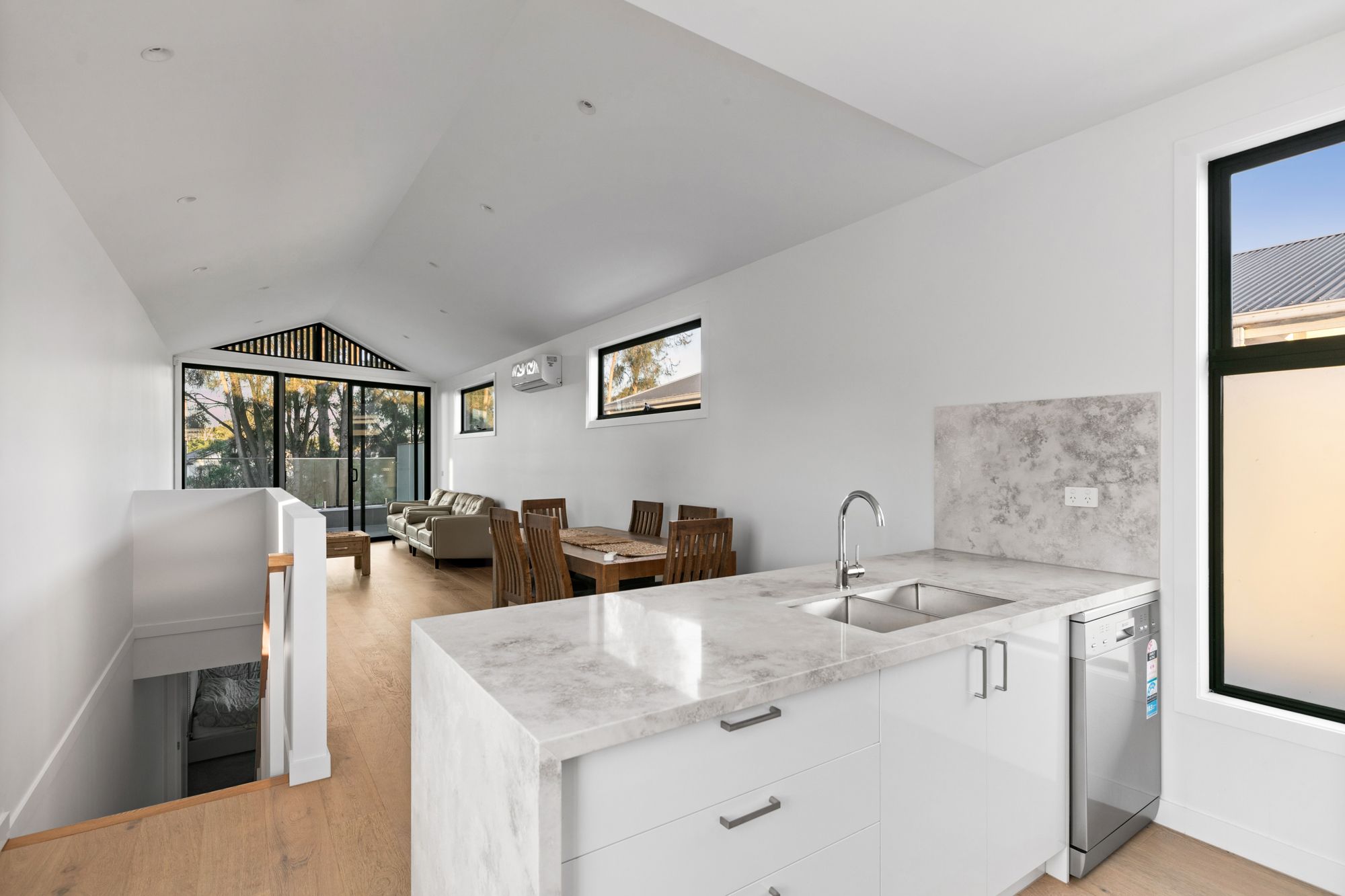 2/44 Conifer Avenue, Brooklyn, VIC 3012