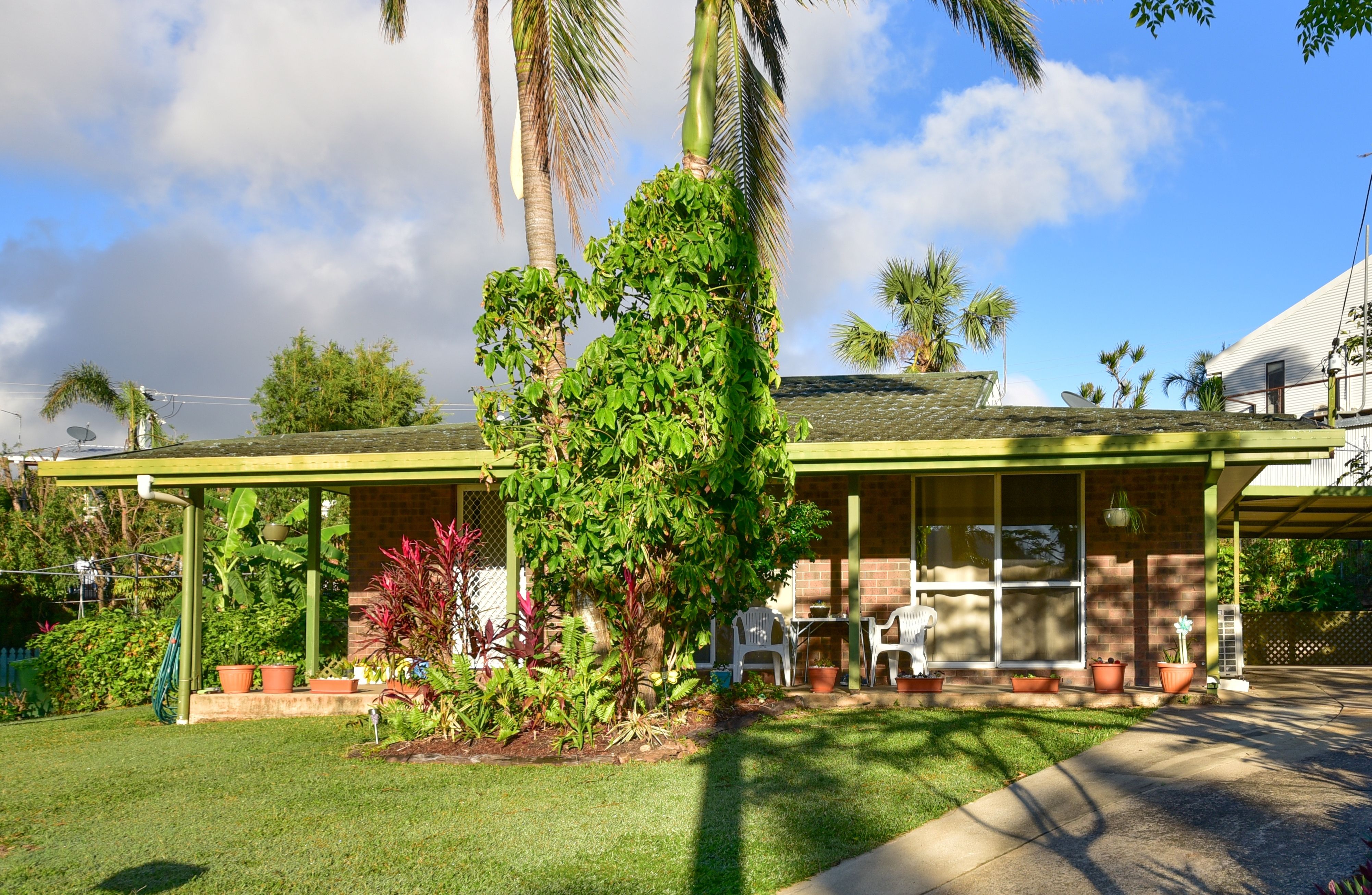 18 Palm Drive, Cannonvale QLD 4802