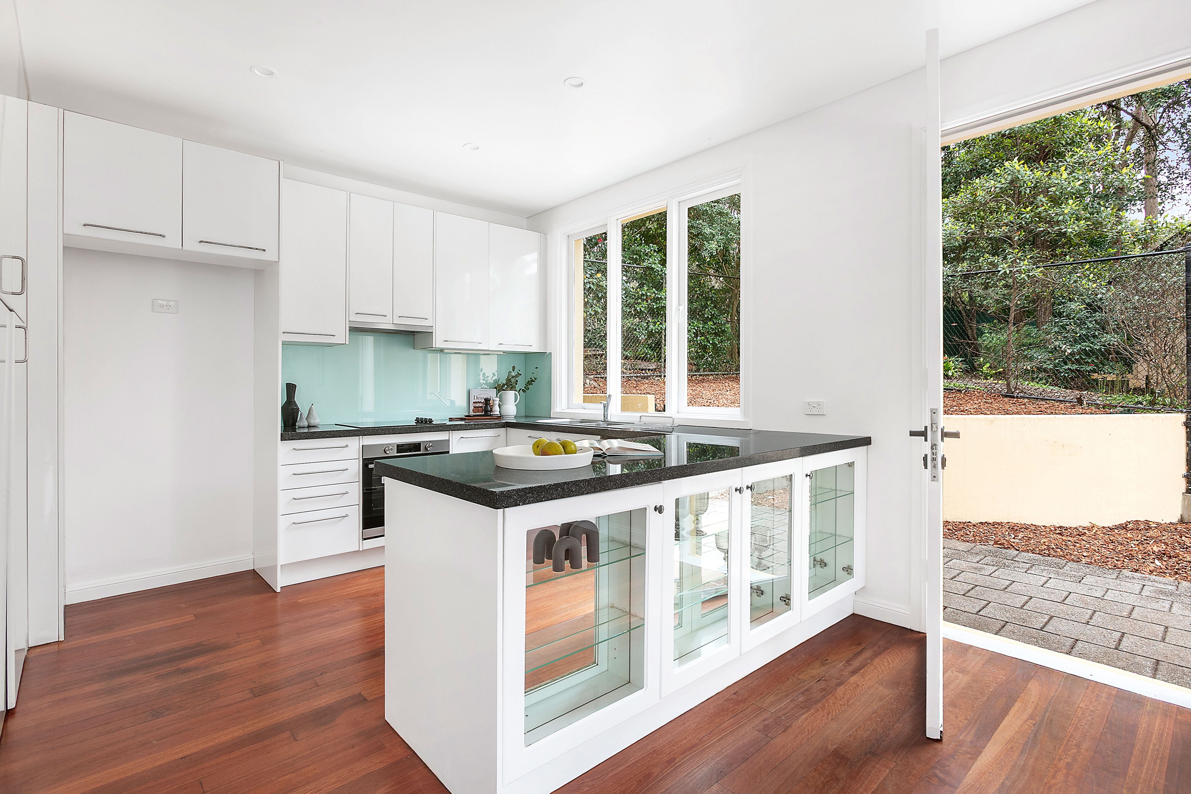 4/63 Lofberg Road — photo 3 of 8