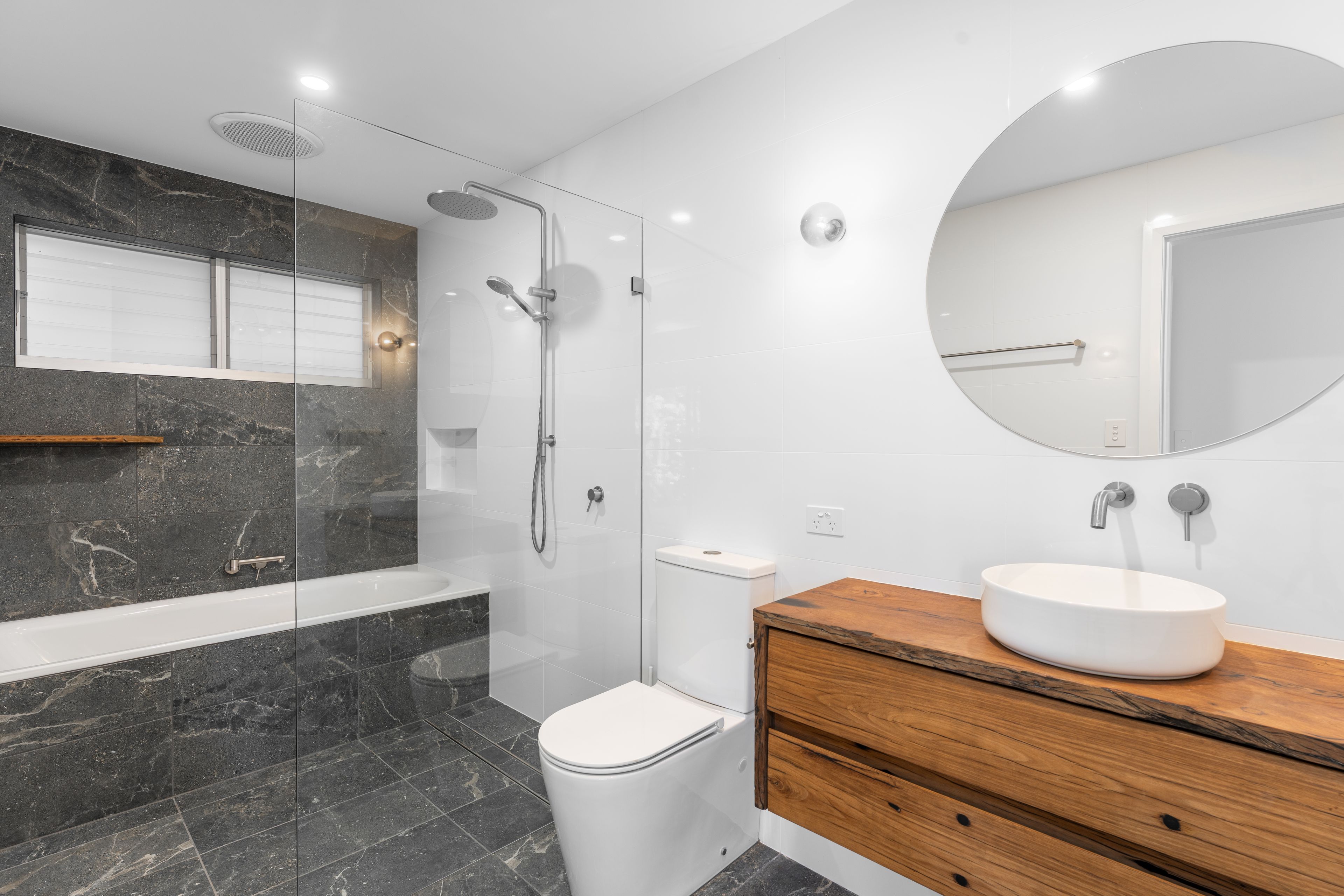 18 Seaview Crescent — photo 13 of 20