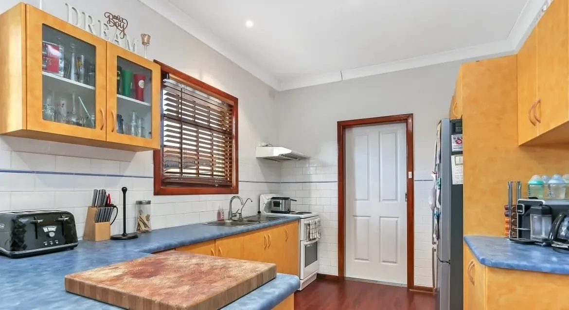 12 Bridport Street — photo 7 of 10