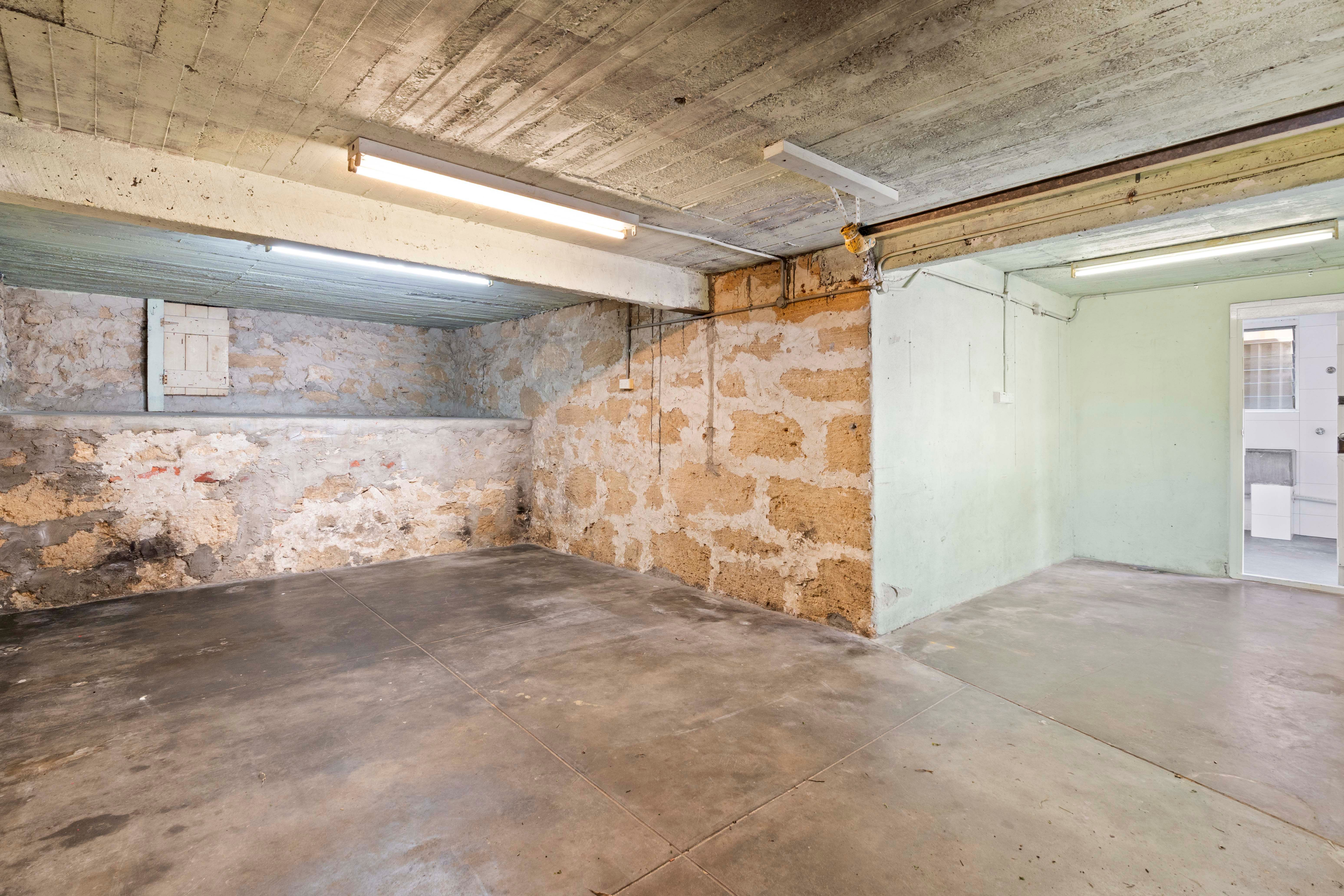 61 Redfern Street — photo 15 of 16