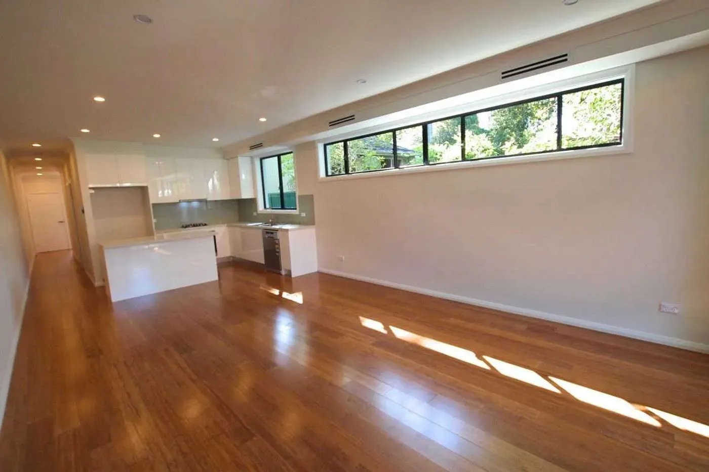 28 Acland Street — photo 4 of 10