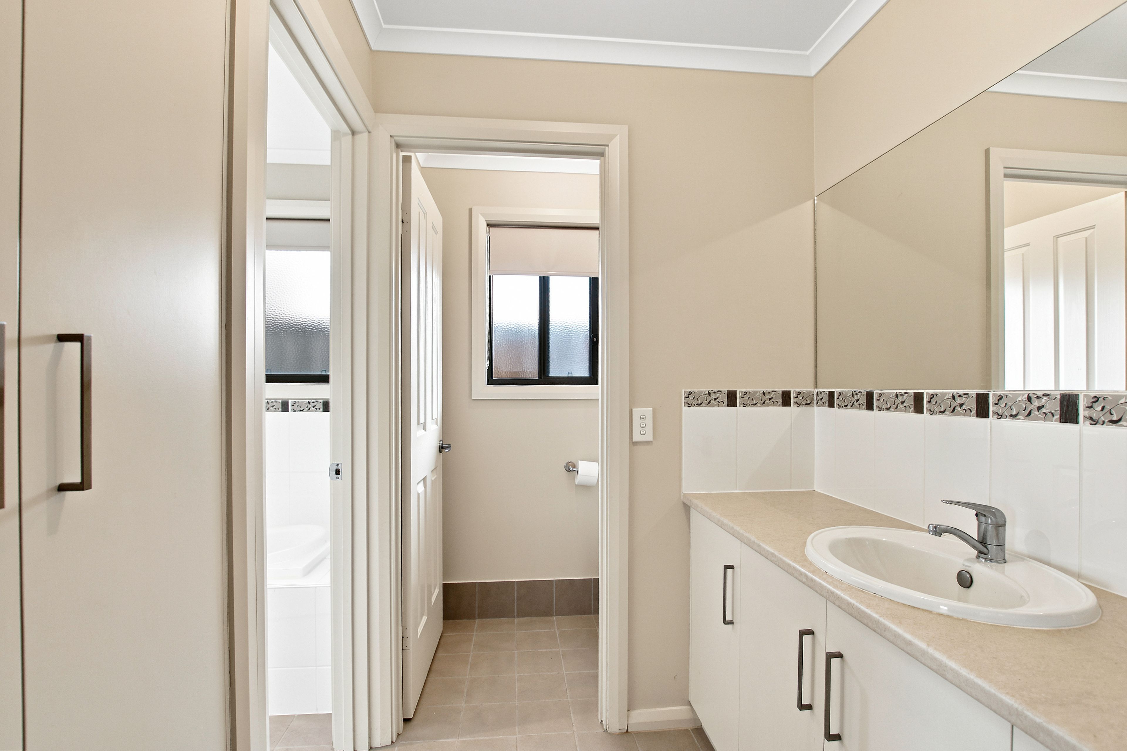12 Edwards Crescent — photo 16 of 19