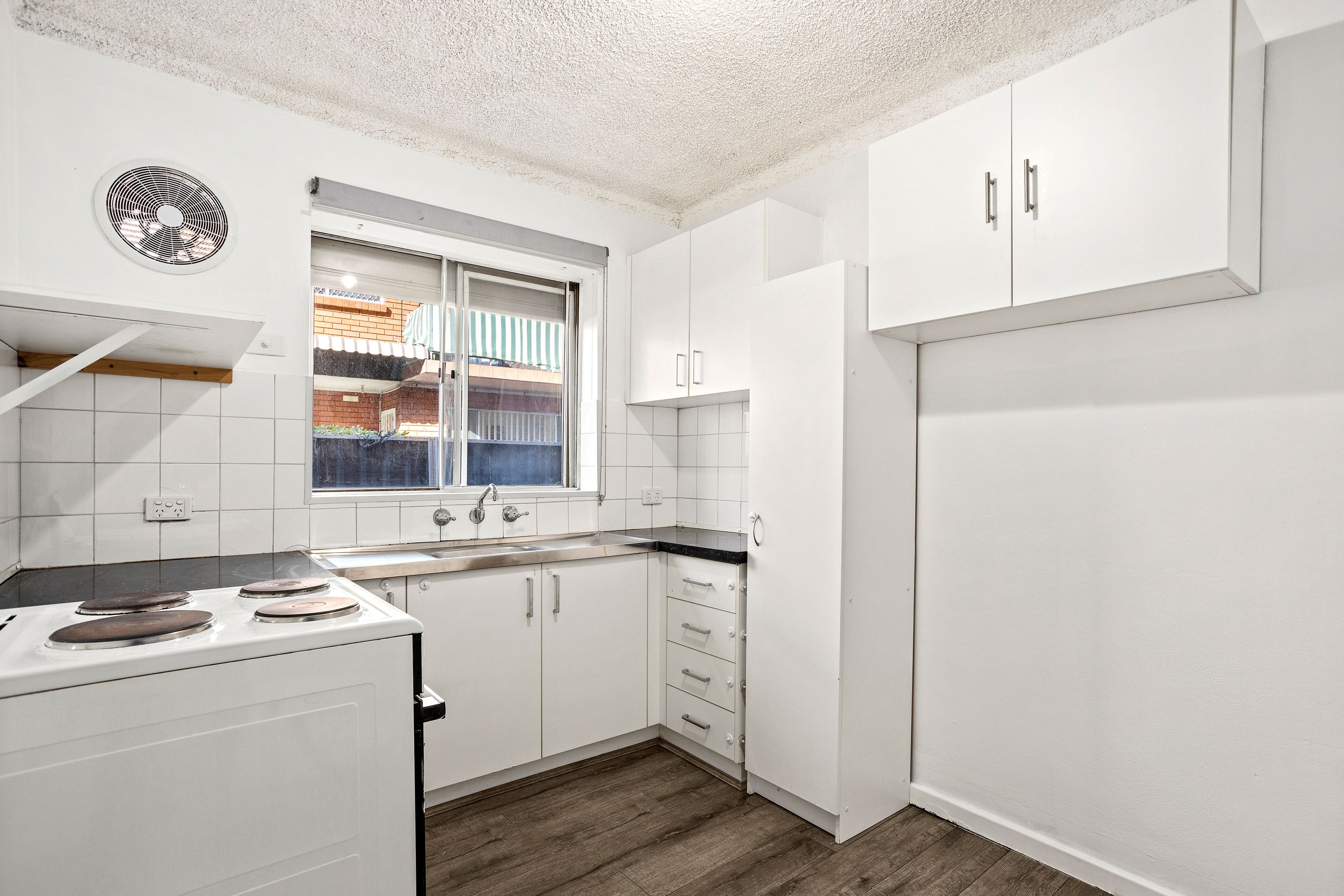 2/21 Kemblawarra Road, Warrawong, NSW 2502