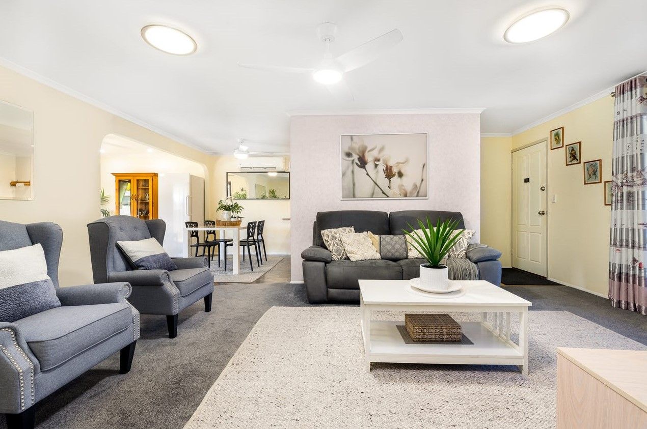 6 Pine Street, Hillcrest, QLD 4118
