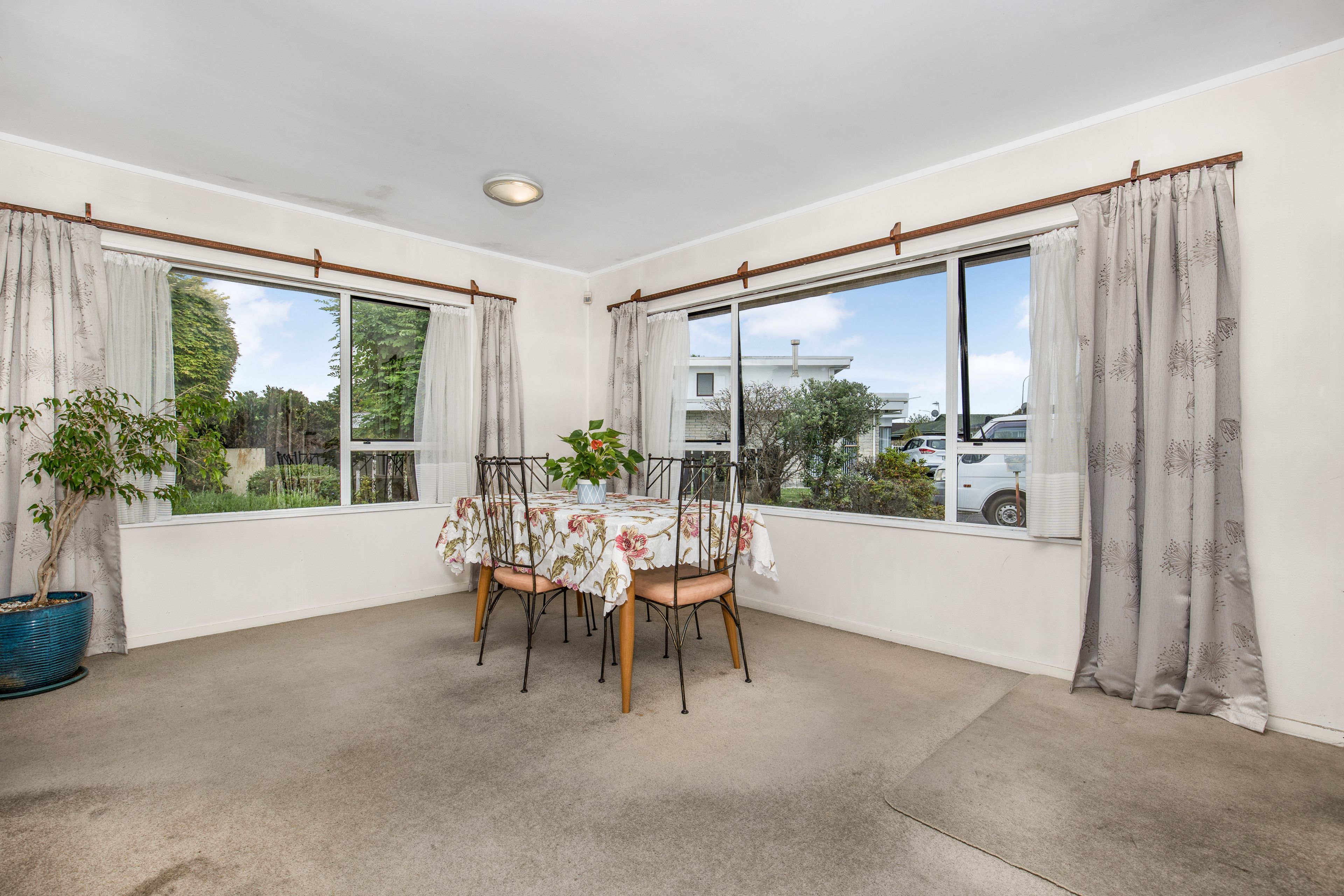 2/51 Great South Road, Conifer Grove, Manukau City