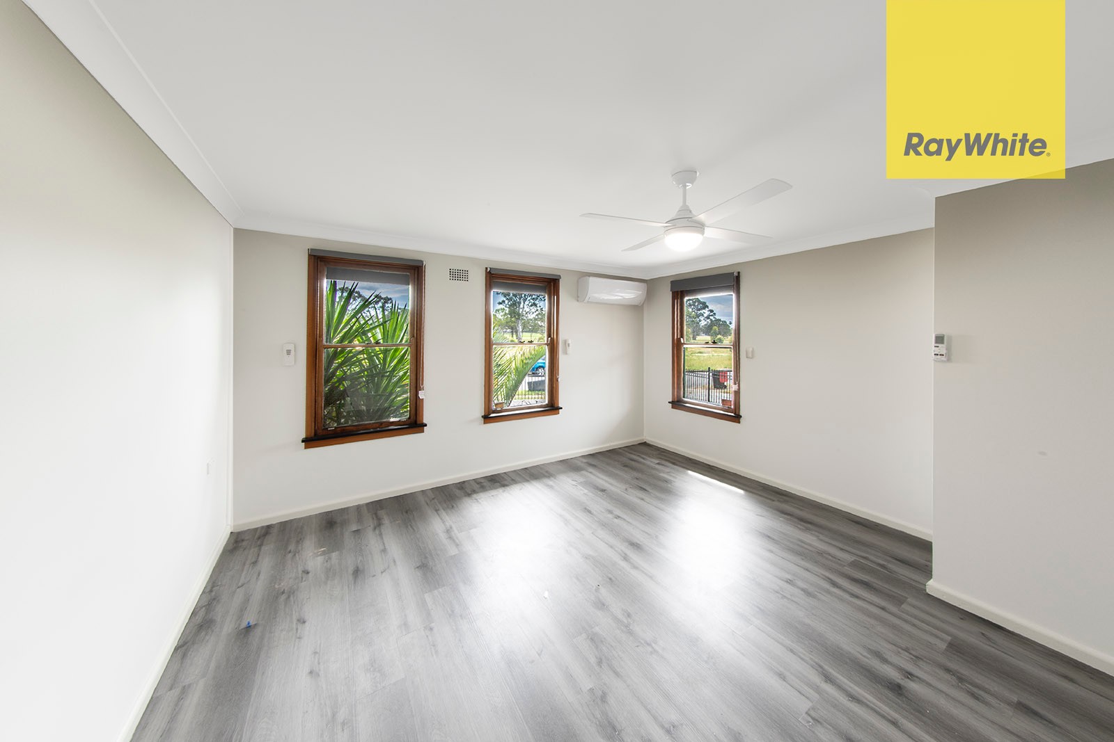 16 Halmahera Crescent, Lethbridge Park, NSW 2770