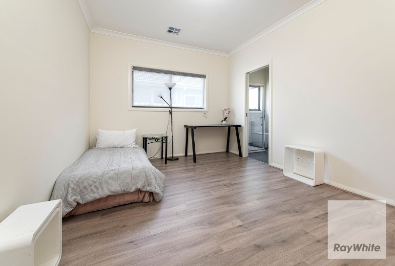 13 Wilkinson Crescent — photo 9 of 12