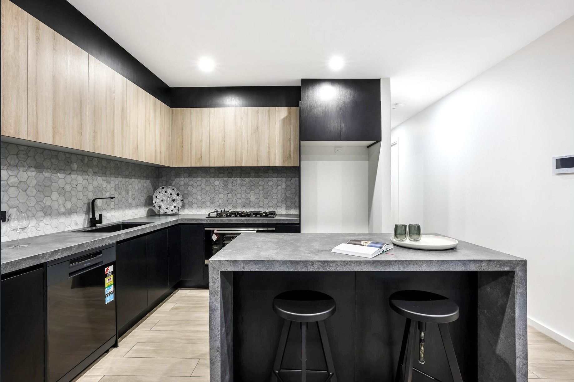 8 Clara Street — photo 4 of 15