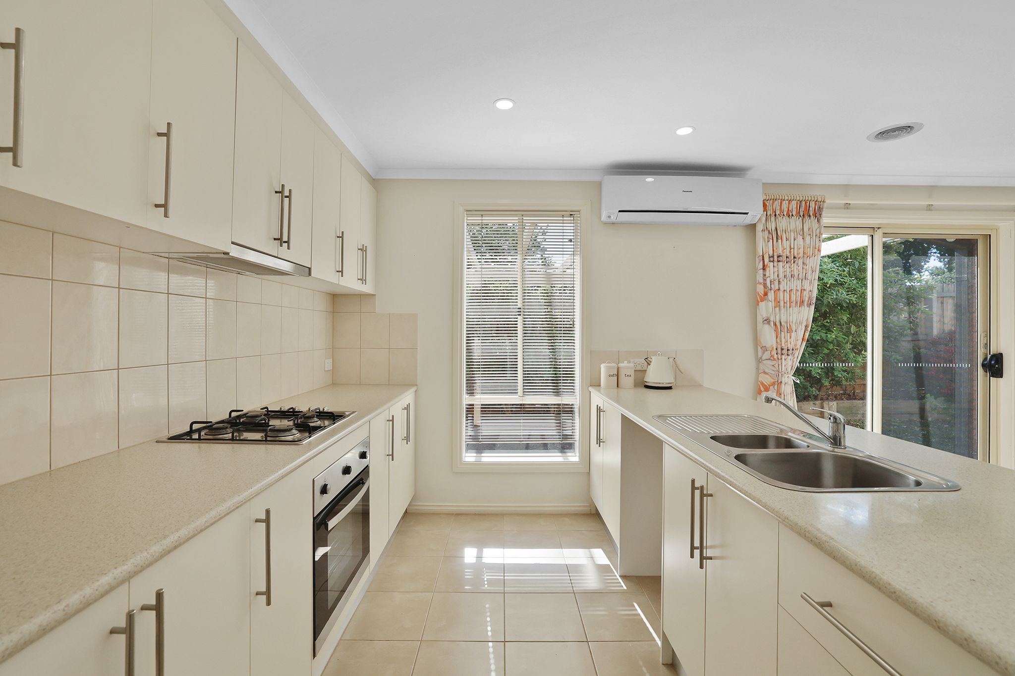 2/16 Railway Avenue, Garfield, VIC 3814