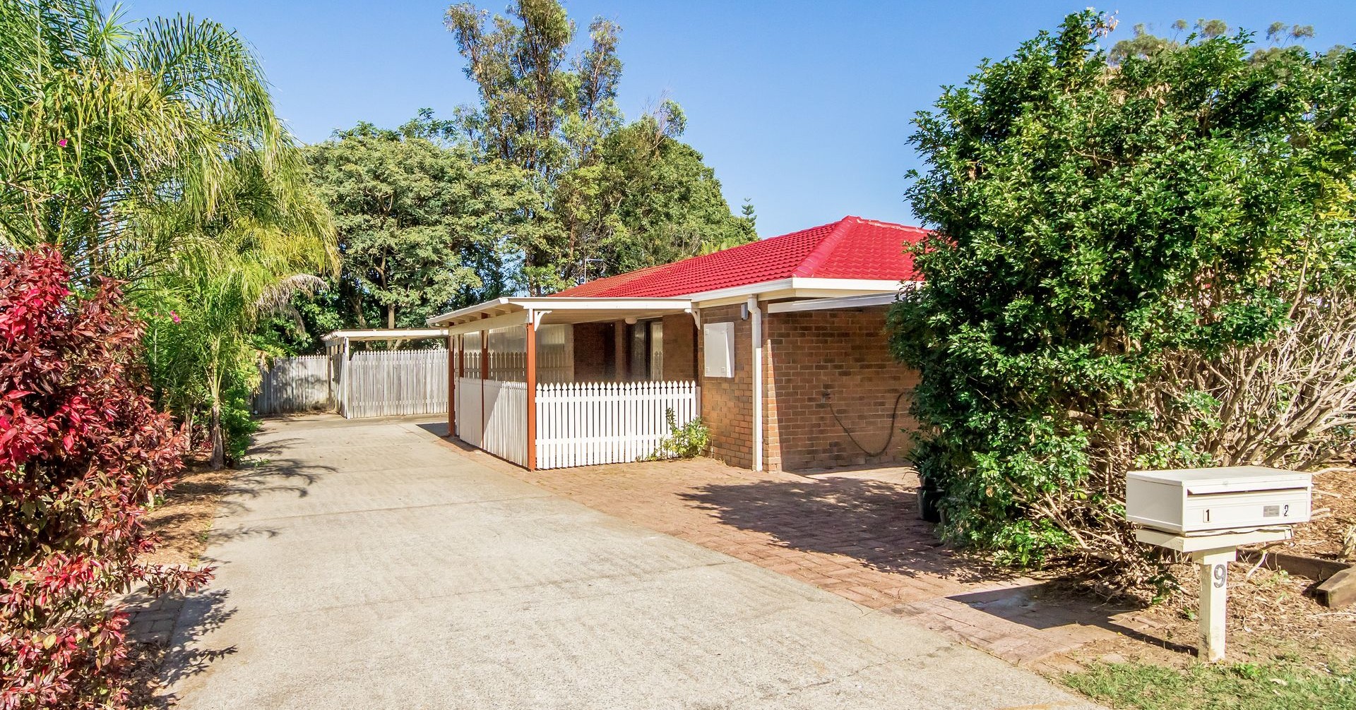 Detached Rumpus Room 1/9 Robin Joy Close, Labrador, QLD 4215 - DuplexSemi-detached for Rent ...