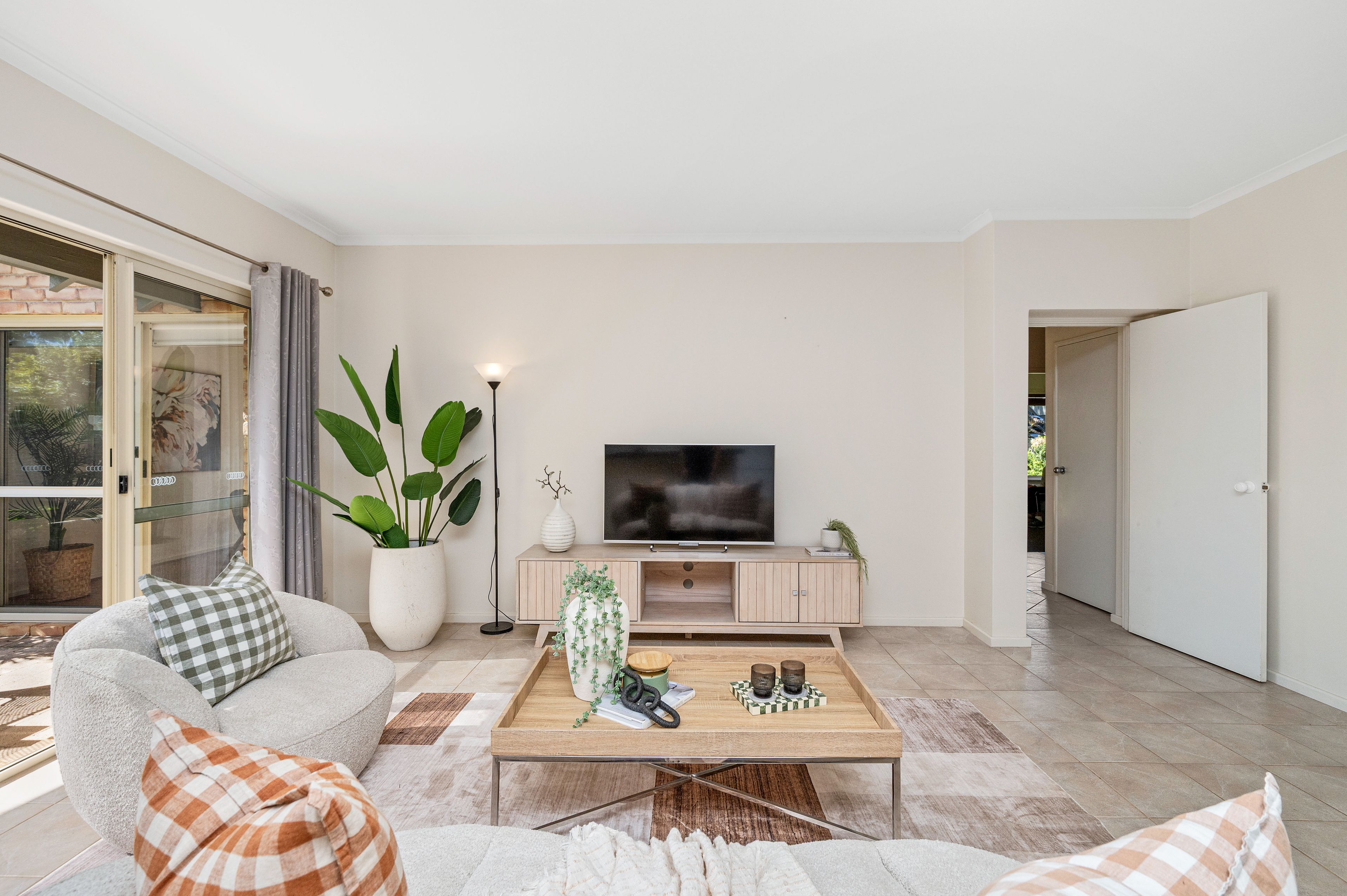 53 Bournemouth Crescent — photo 7 of 19