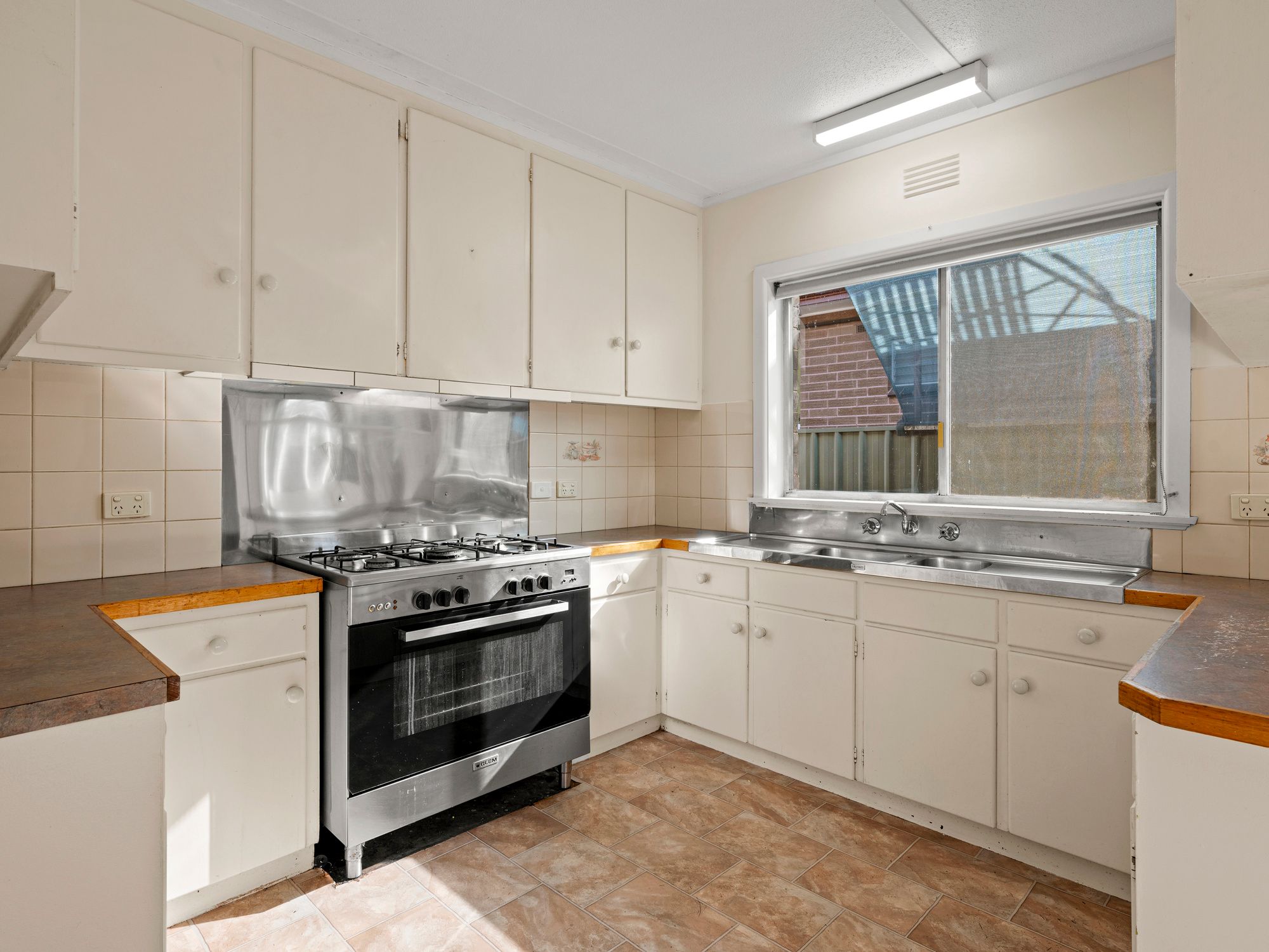 142 Clarke Street — photo 5 of 14