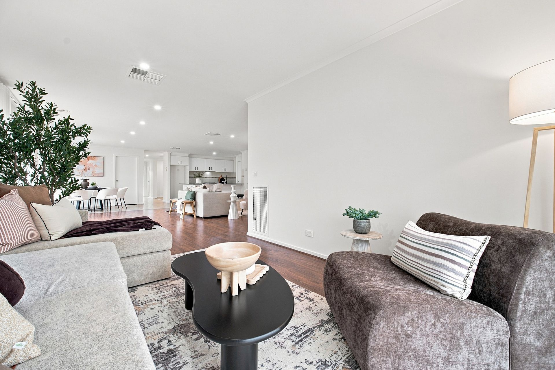 8 Ogle Way — photo 9 of 18