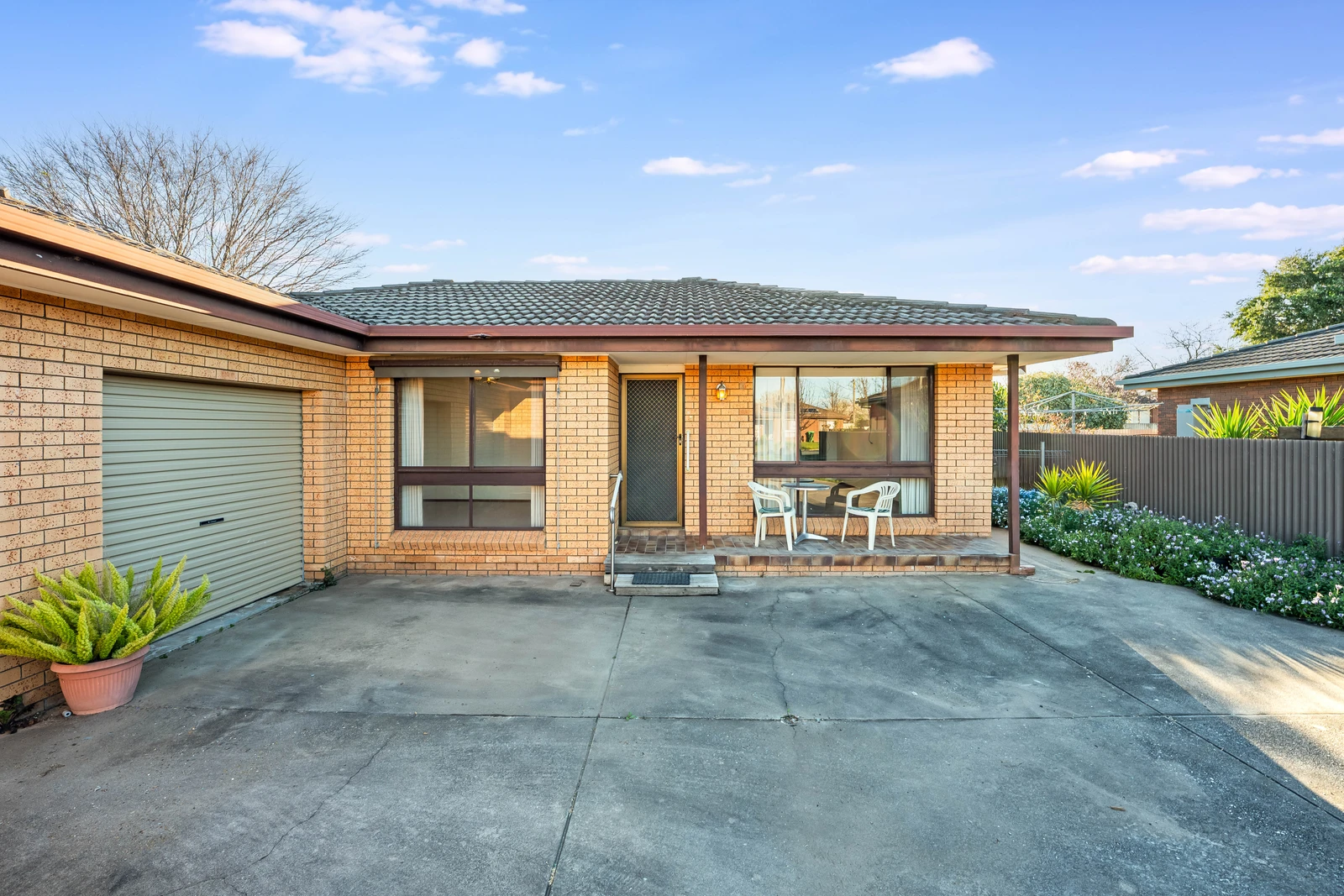 2/399 Ross Circuit, Lavington, NSW 2641