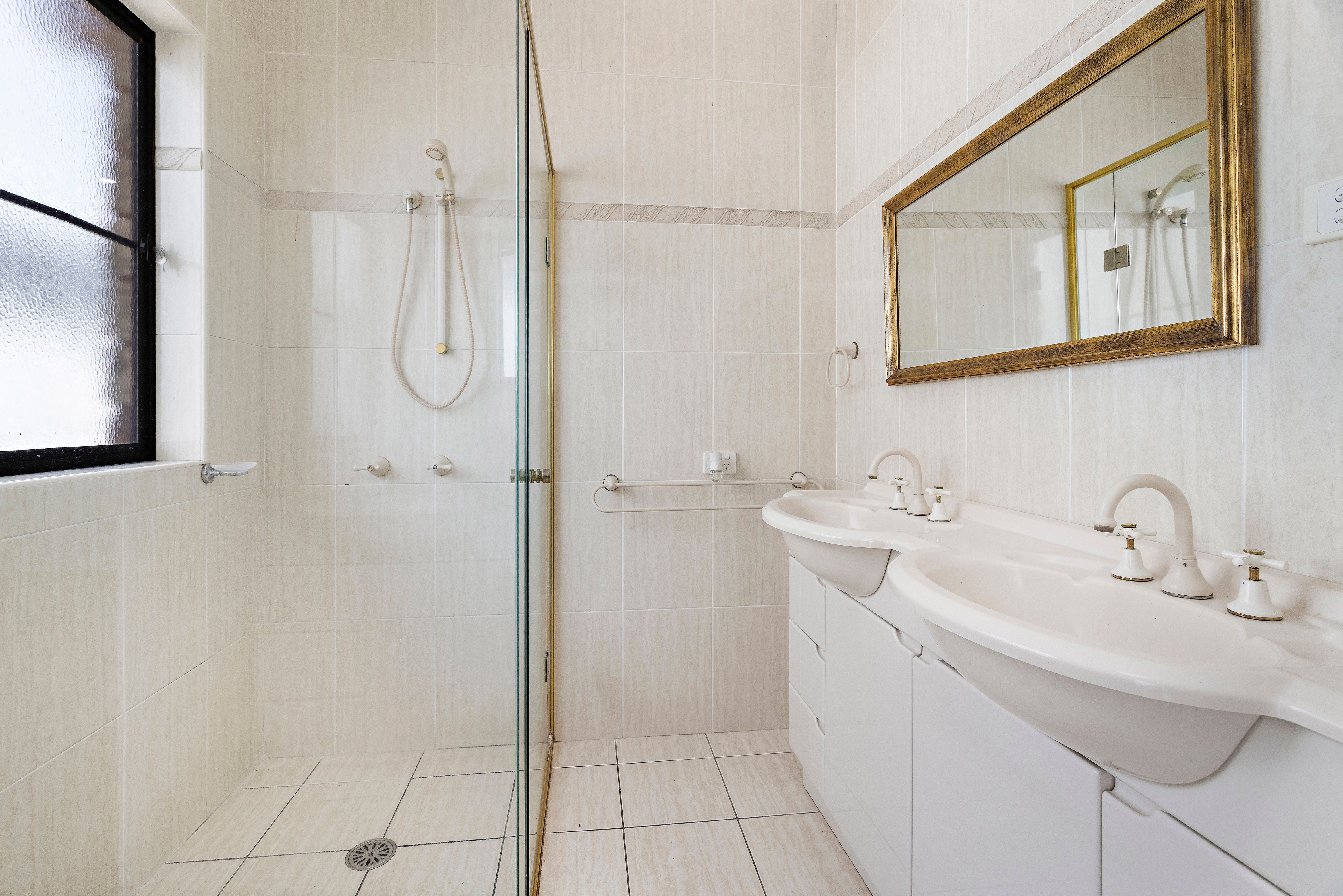 24 Darien Avenue — photo 11 of 20