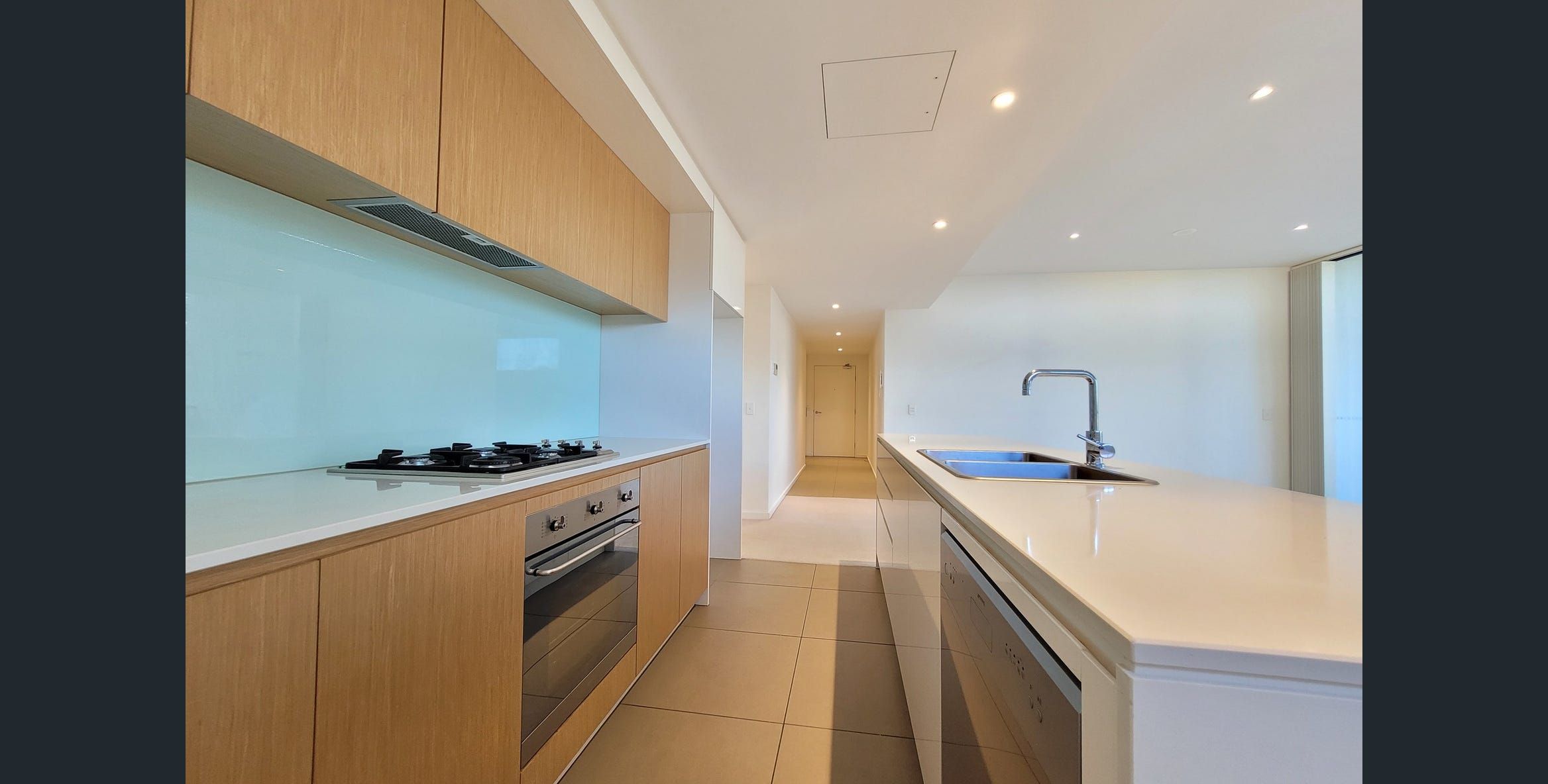 109/8 Saunders Close — photo 4 of 10