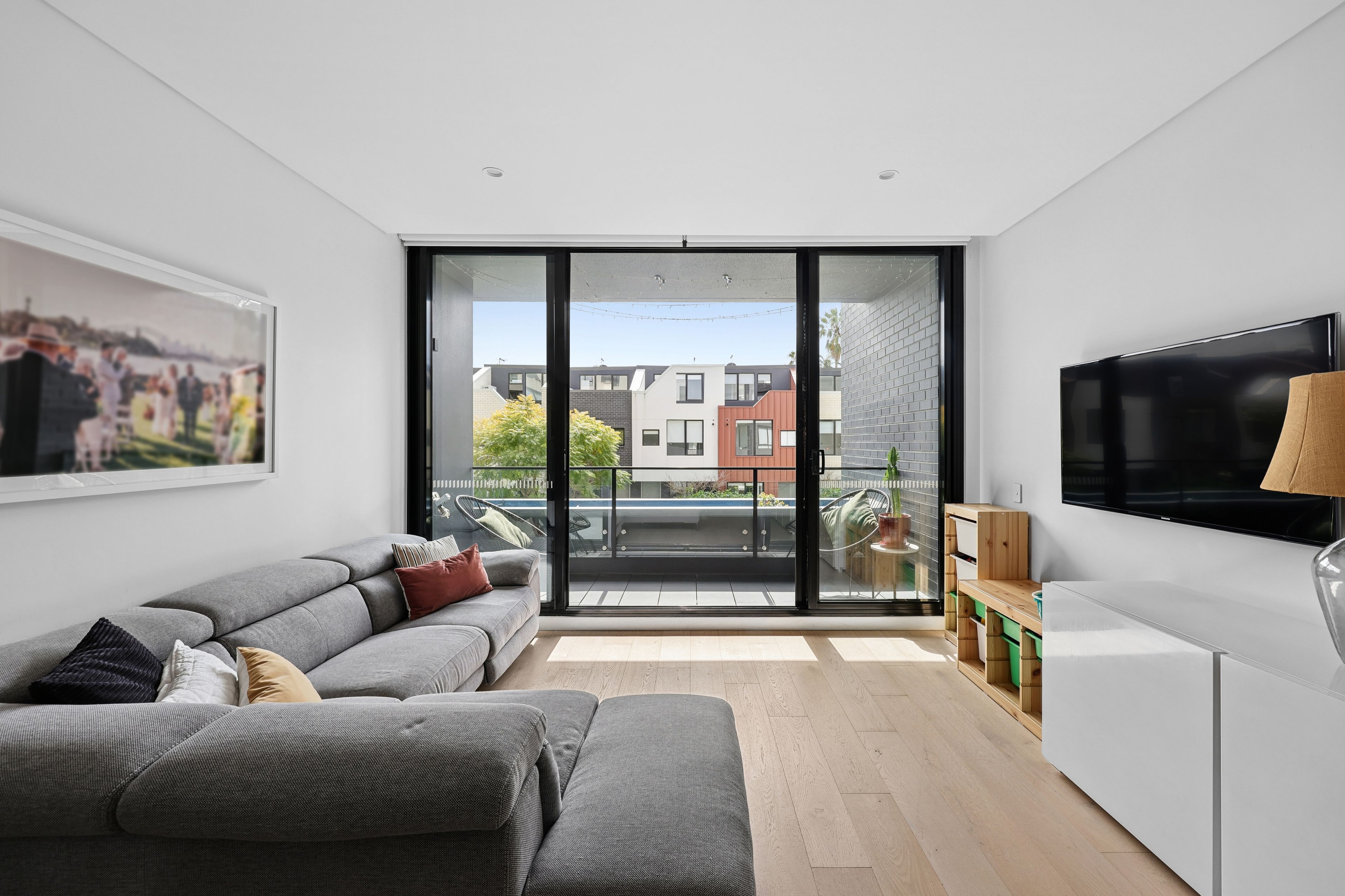 2105/1 Metters Street — photo 3 of 6