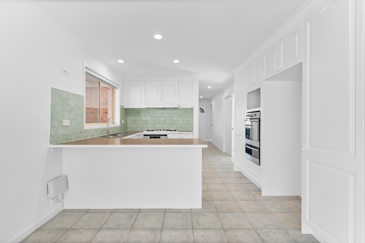 34 Peugeot Pursuit, Mill Park, VIC 3082