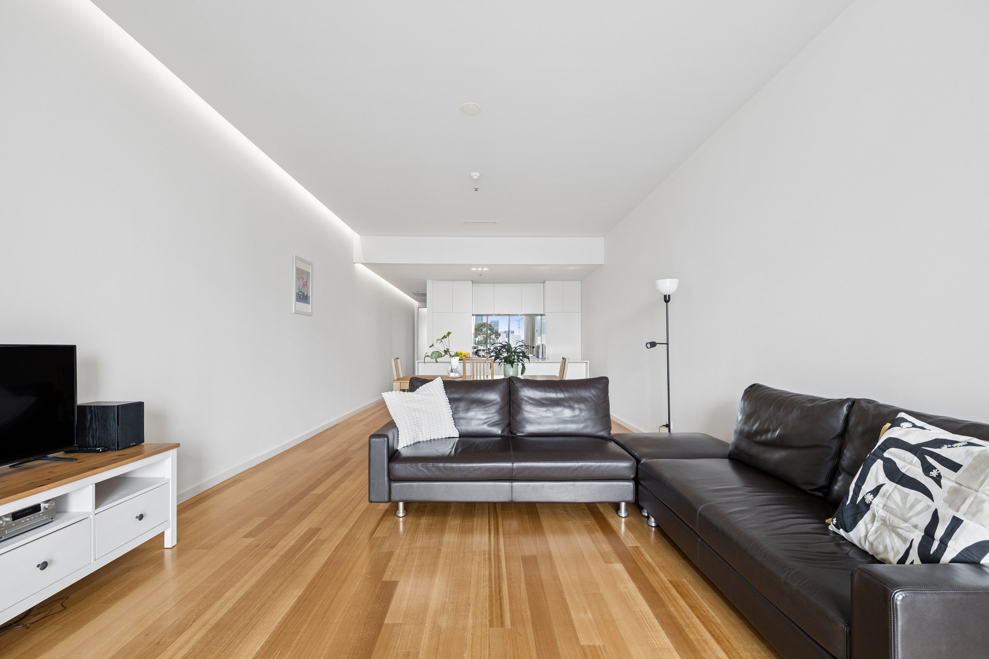 6/115 Gilbert Street — photo 4 of 17