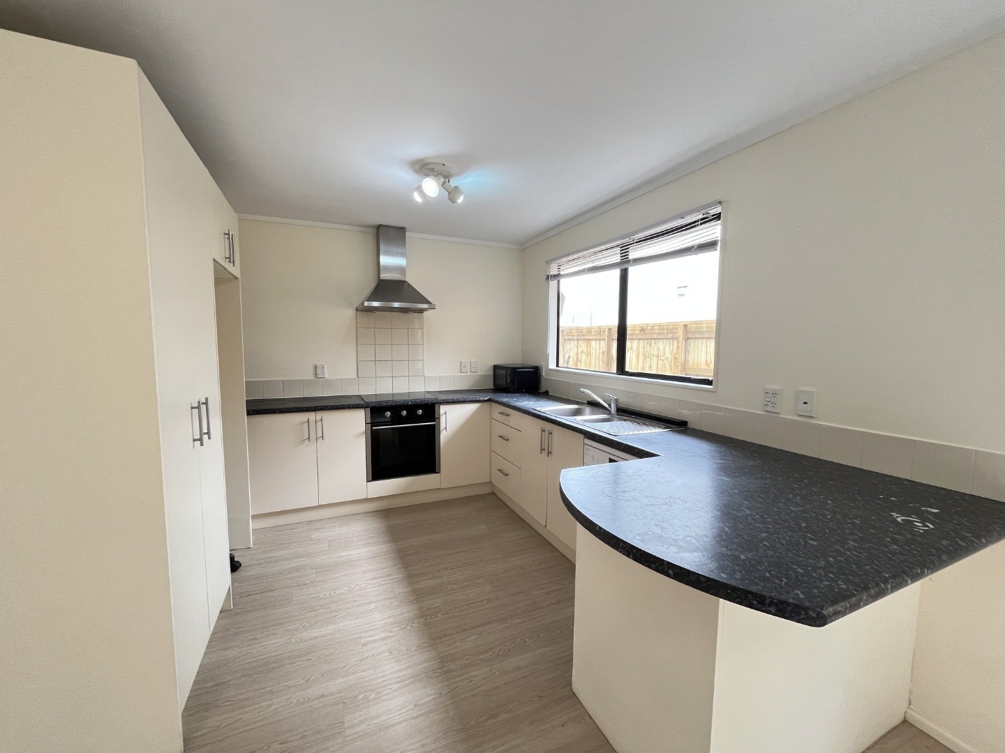 17A Bond Crescent, Forrest Hill, North Shore City