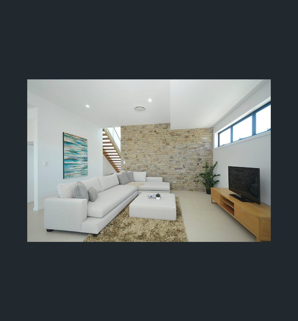 2A Meredith Drive, Broadbeach Waters, QLD 4218