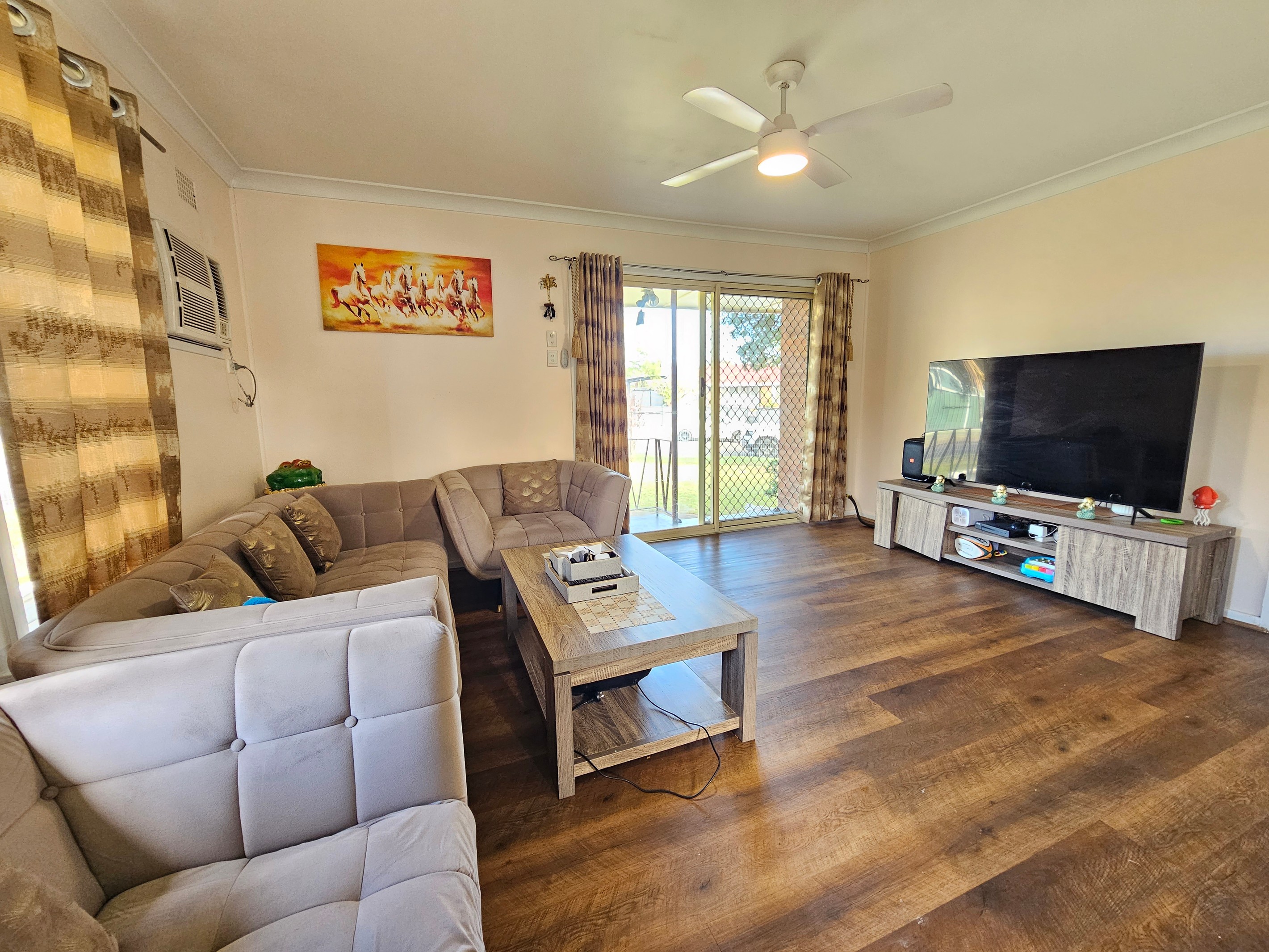22 Tangaloa Crescent, Lethbridge Park, NSW 2770