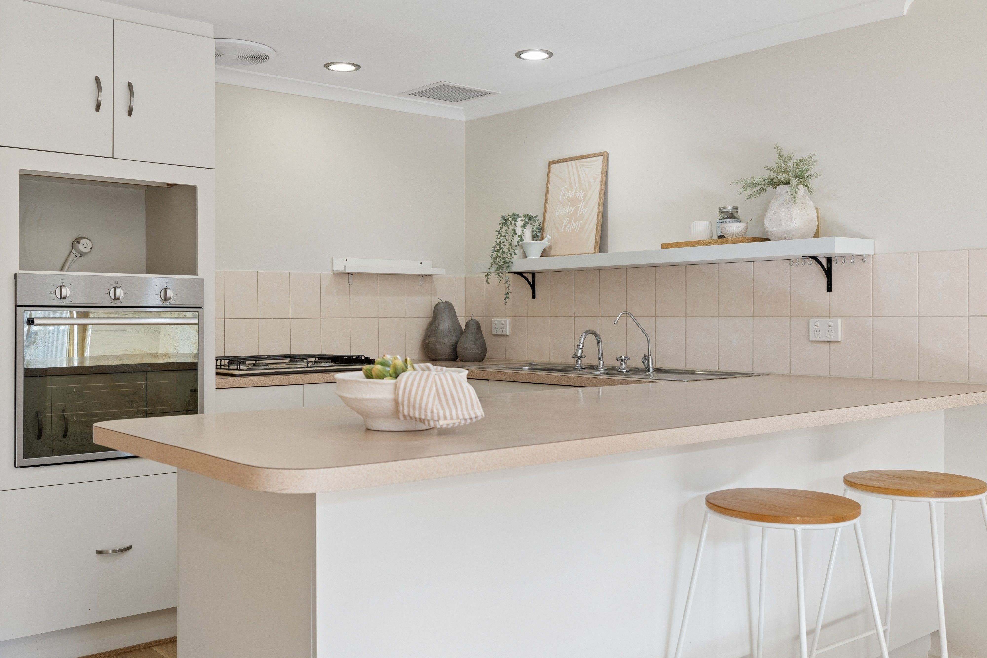 2/9 Mayfair Place — photo 6 of 25