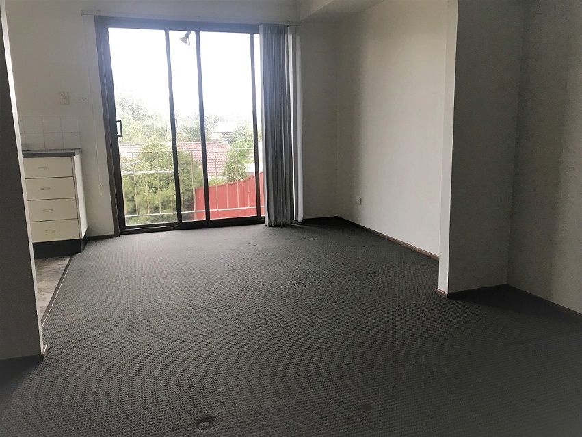 2/84 Chasselas Avenue, Eschol Park, NSW 2558