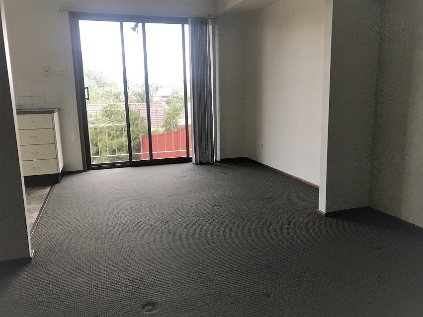2/84 Chasselas Avenue, Eschol Park, NSW 2558
