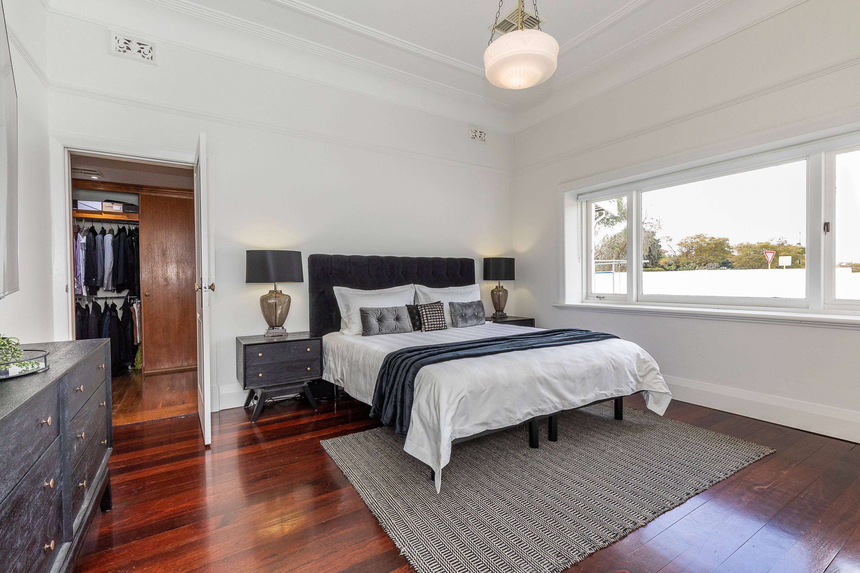 17 Thongsbridge Street — photo 7 of 30
