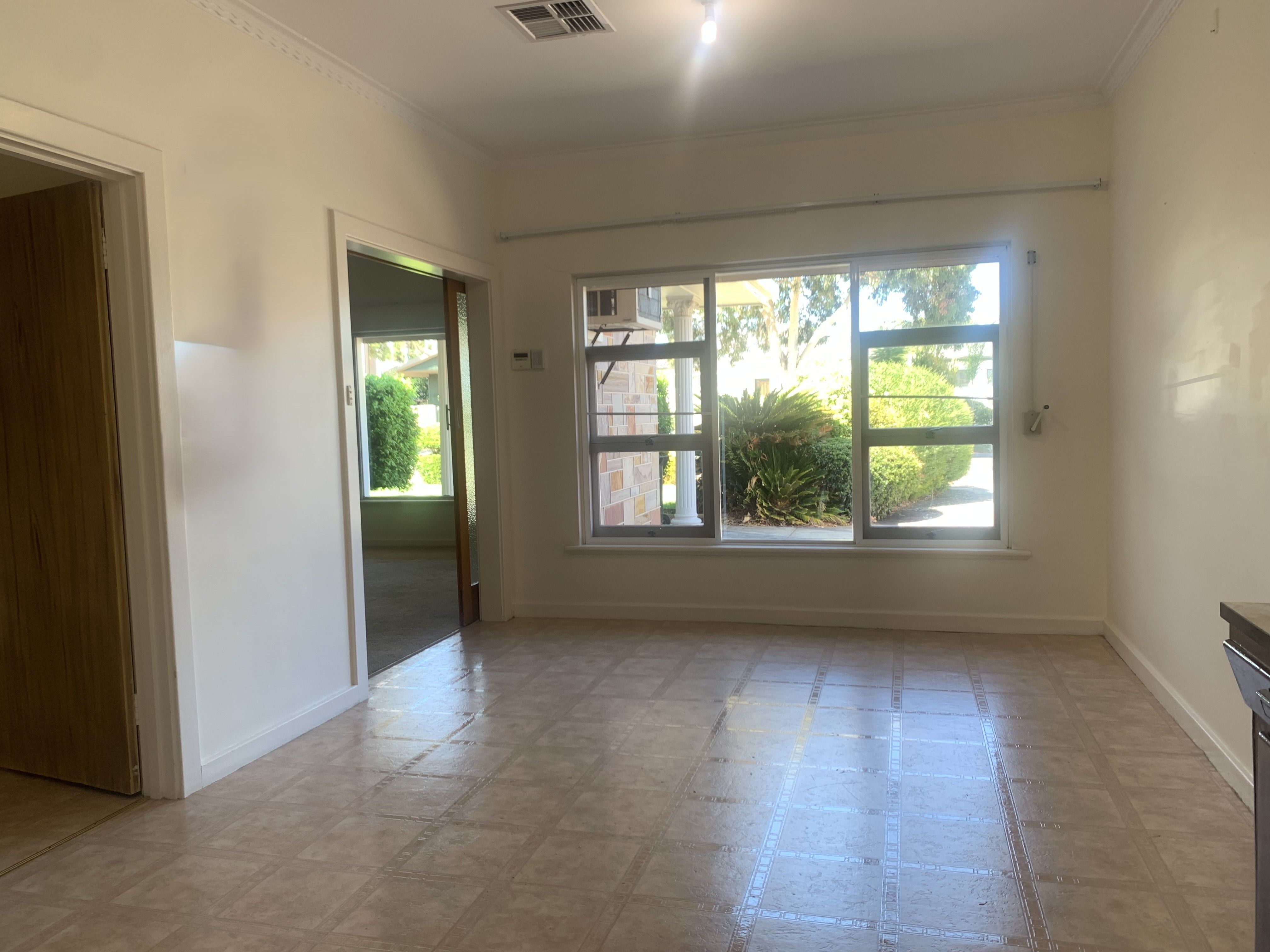 29 Eton Avenue — photo 4 of 10