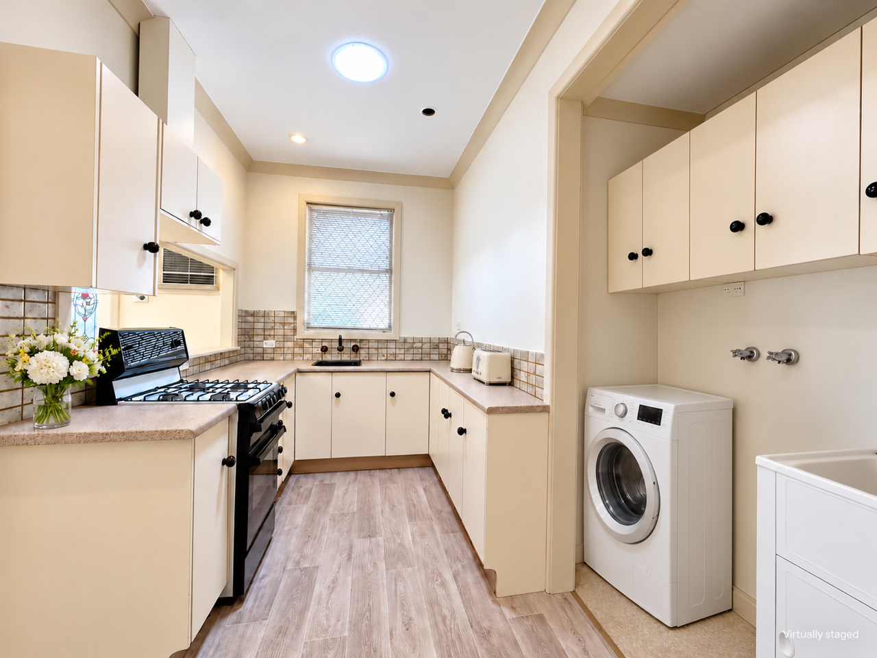 102 Alcoomie Street — photo 4 of 14