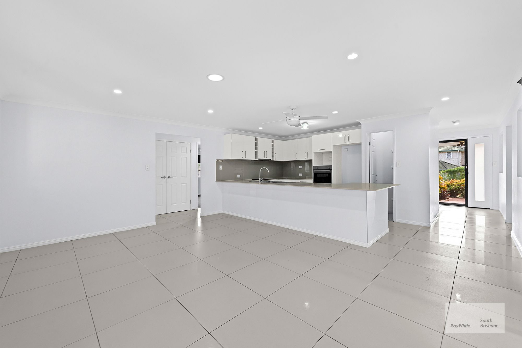 34 Fairmont Crescent — photo 3 of 14