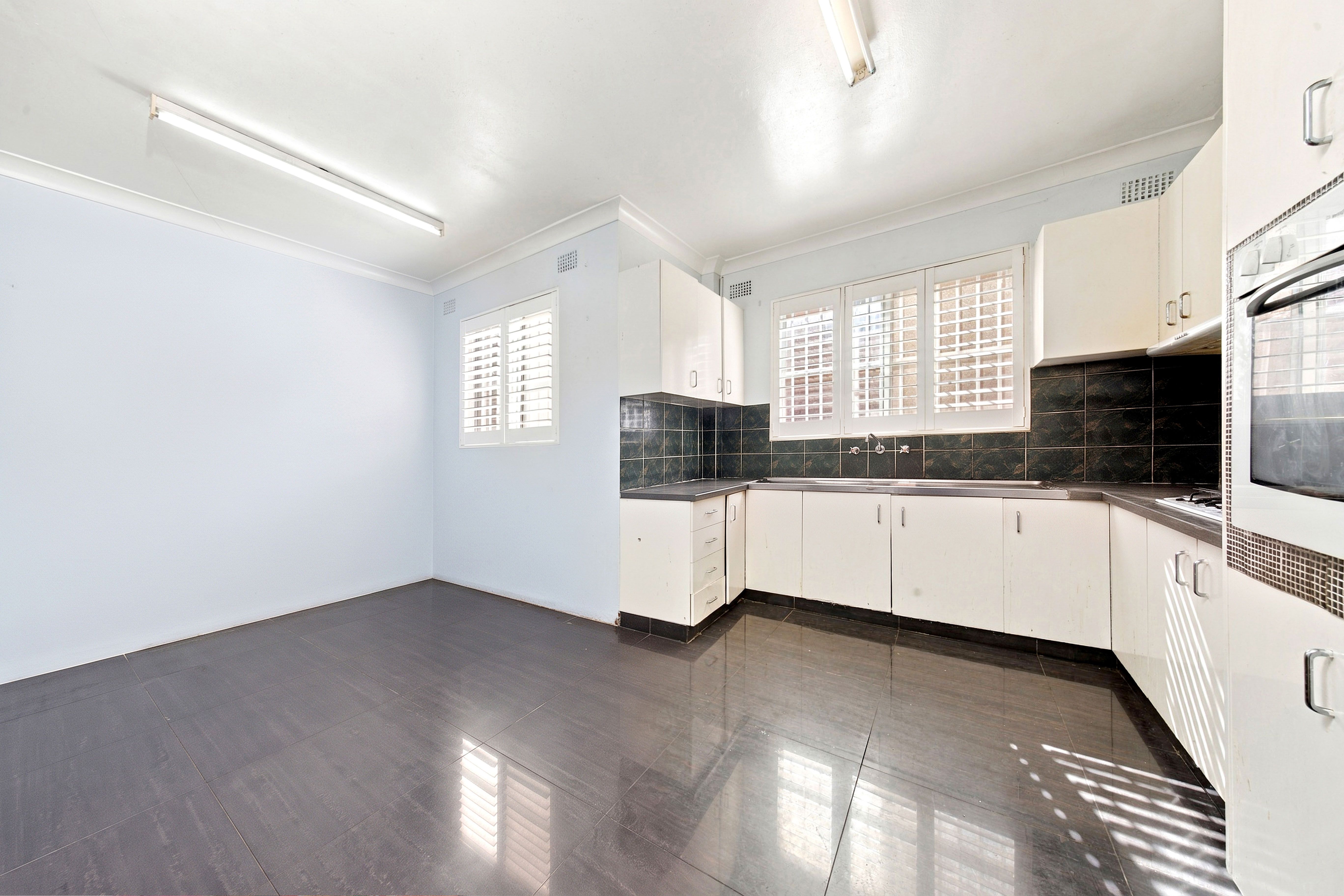 2/33 Cornelia Street — photo 3 of 10