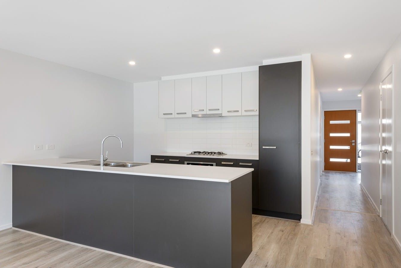 24 Stonewood Circuit, Hadfield, VIC 3046