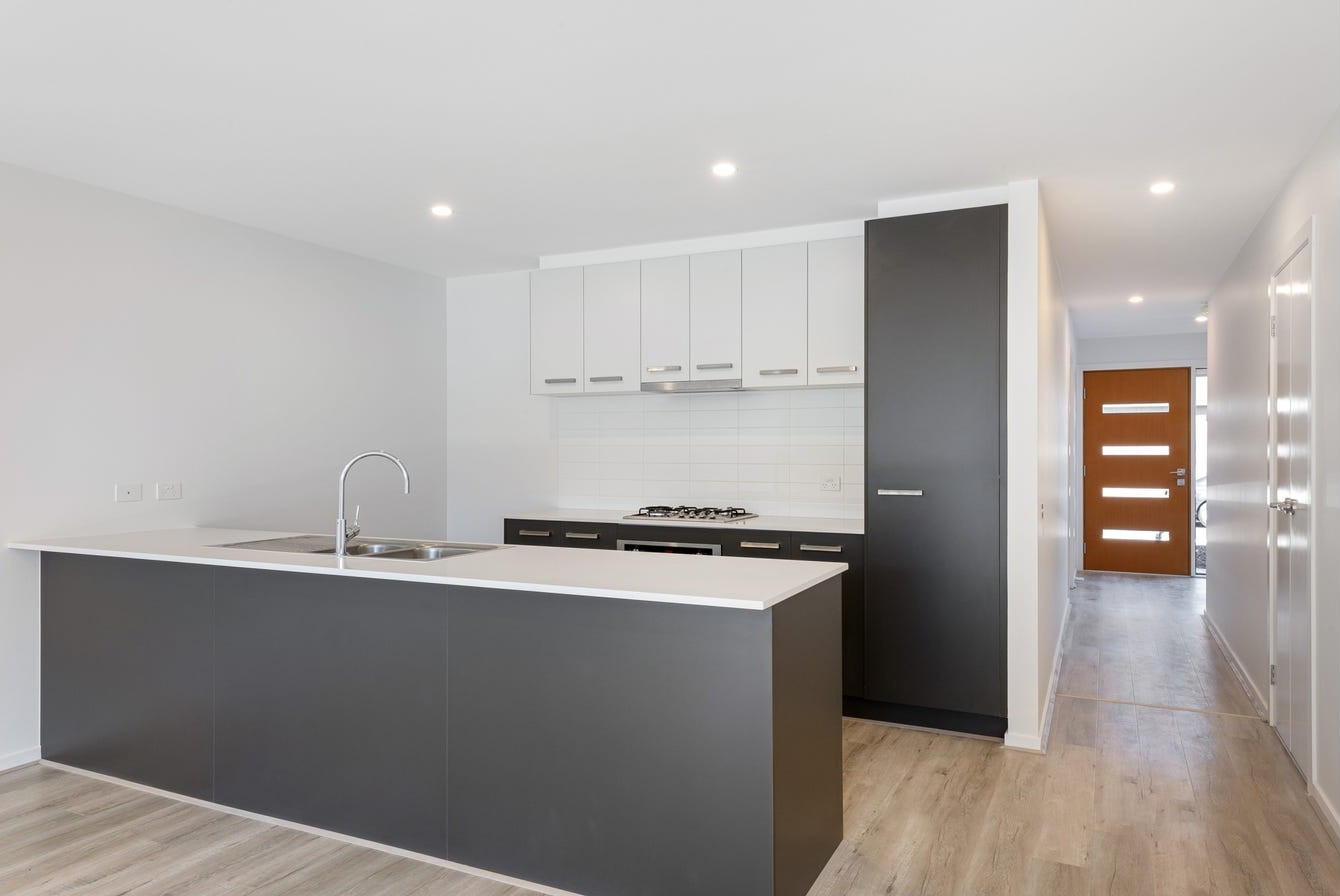 24 Stonewood Circuit, Hadfield, VIC 3046