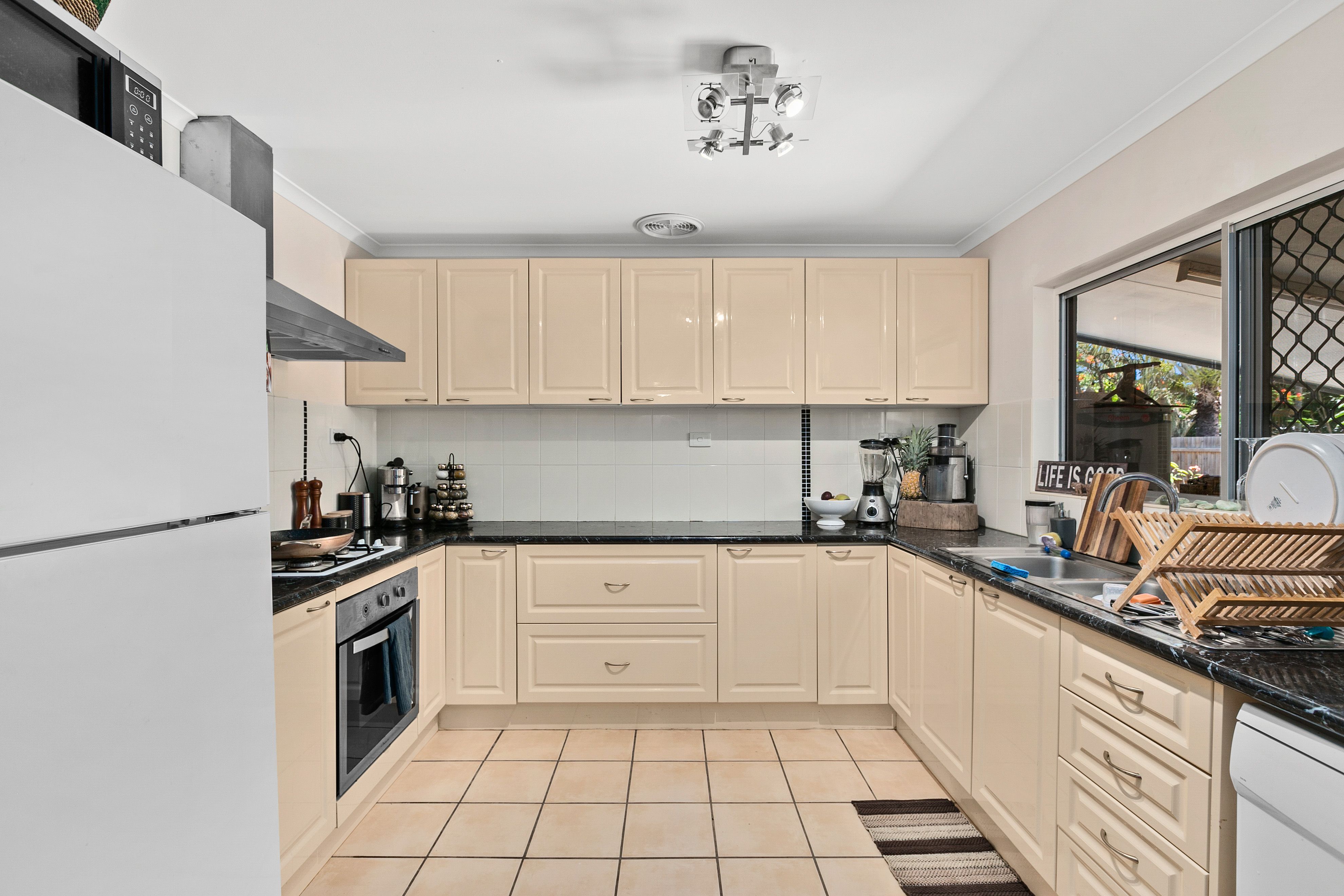 38 Magnolia Street, Holloways Beach, QLD 4878