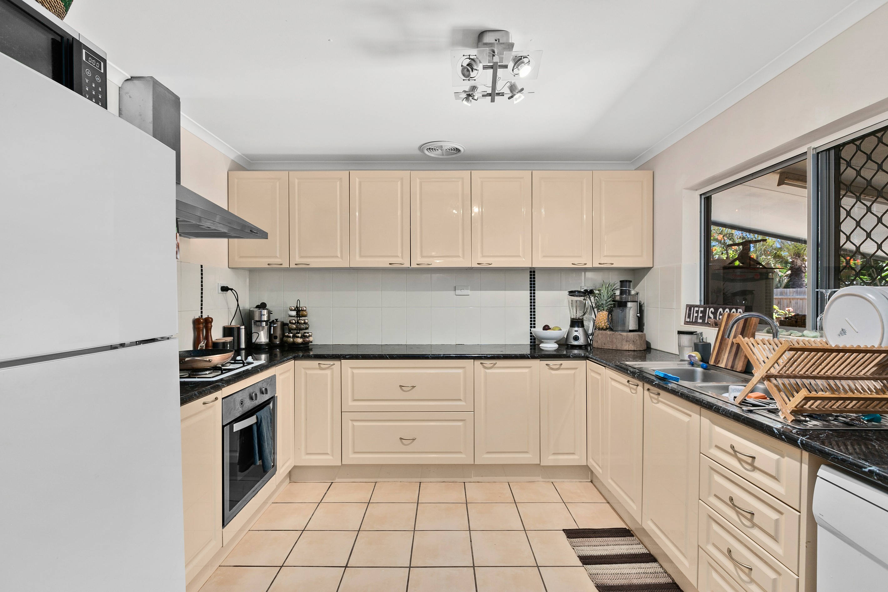 38 Magnolia Street, Holloways Beach, QLD 4878