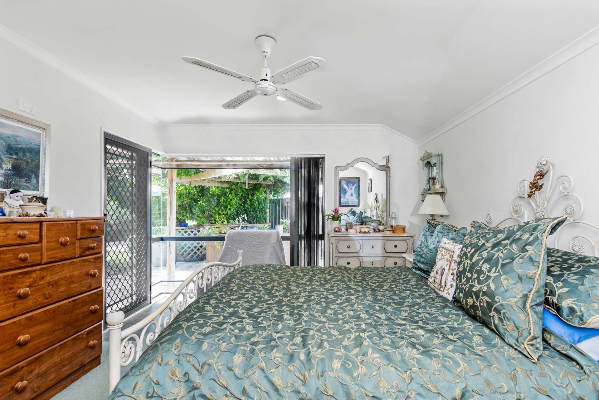 10 Cheval Place photo 9