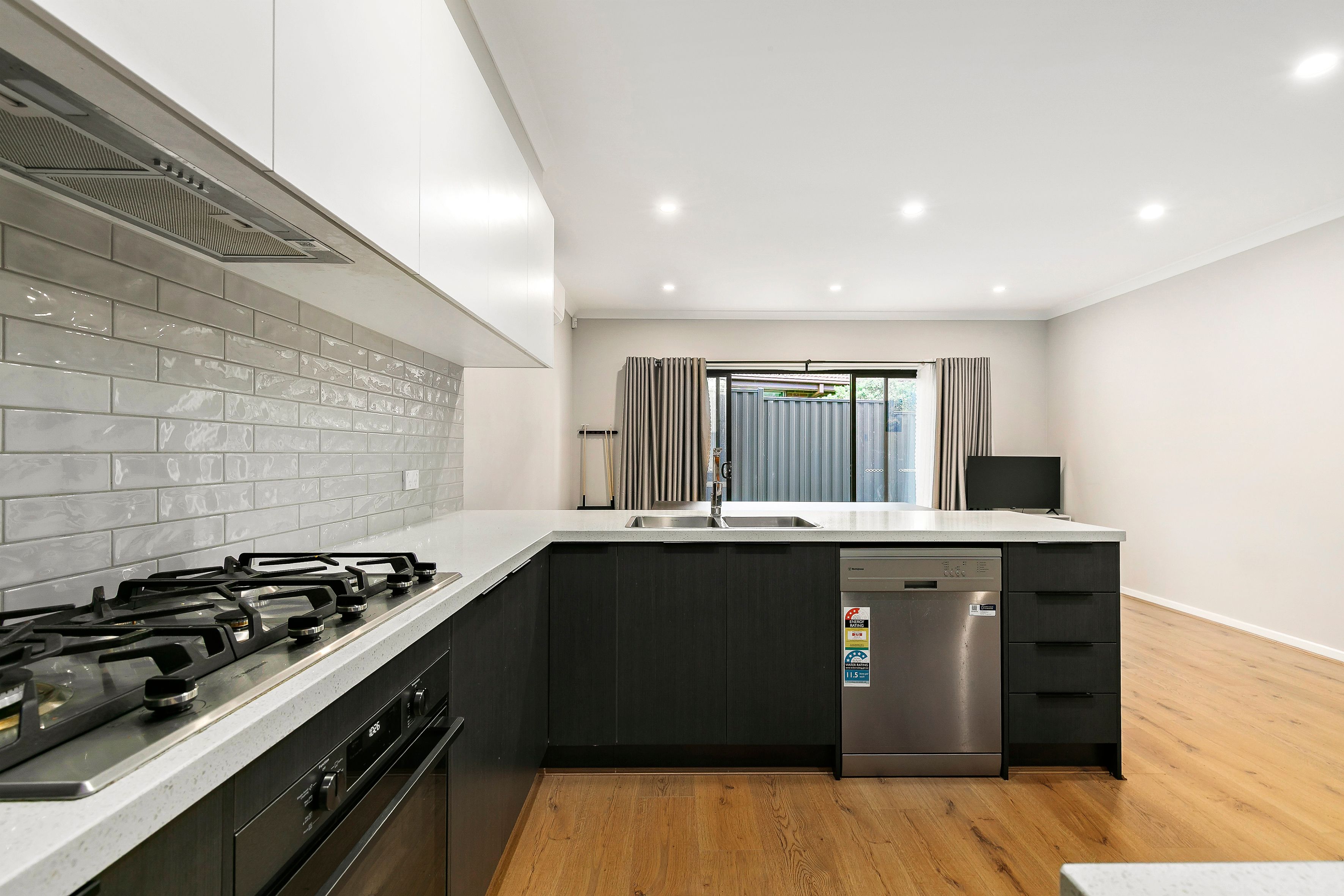 1/1 Bathurst Street — photo 5 of 16