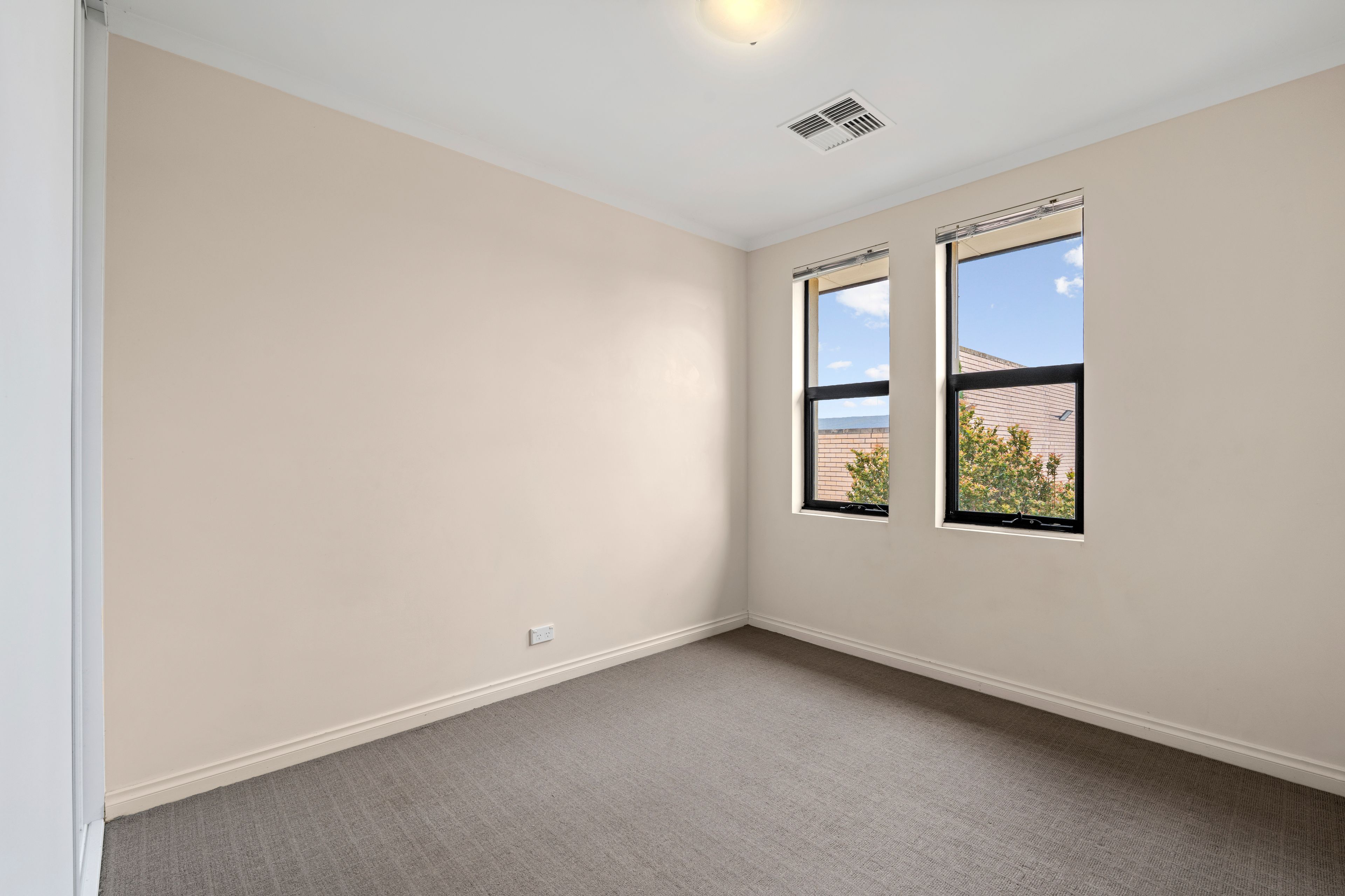 2/2 West Street — photo 15 of 19