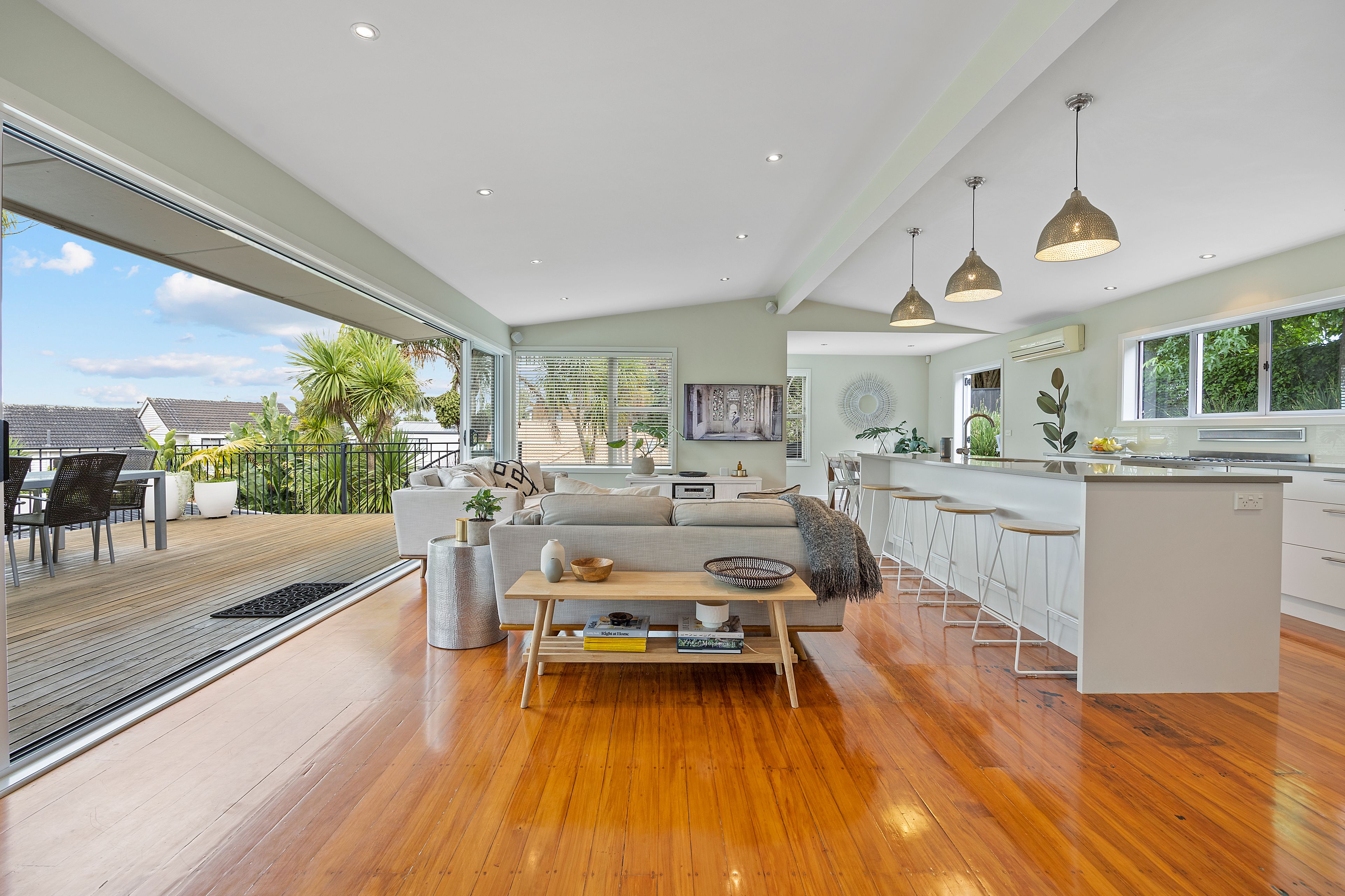 2/3 Glenfern Road, Mellons Bay, Manukau City